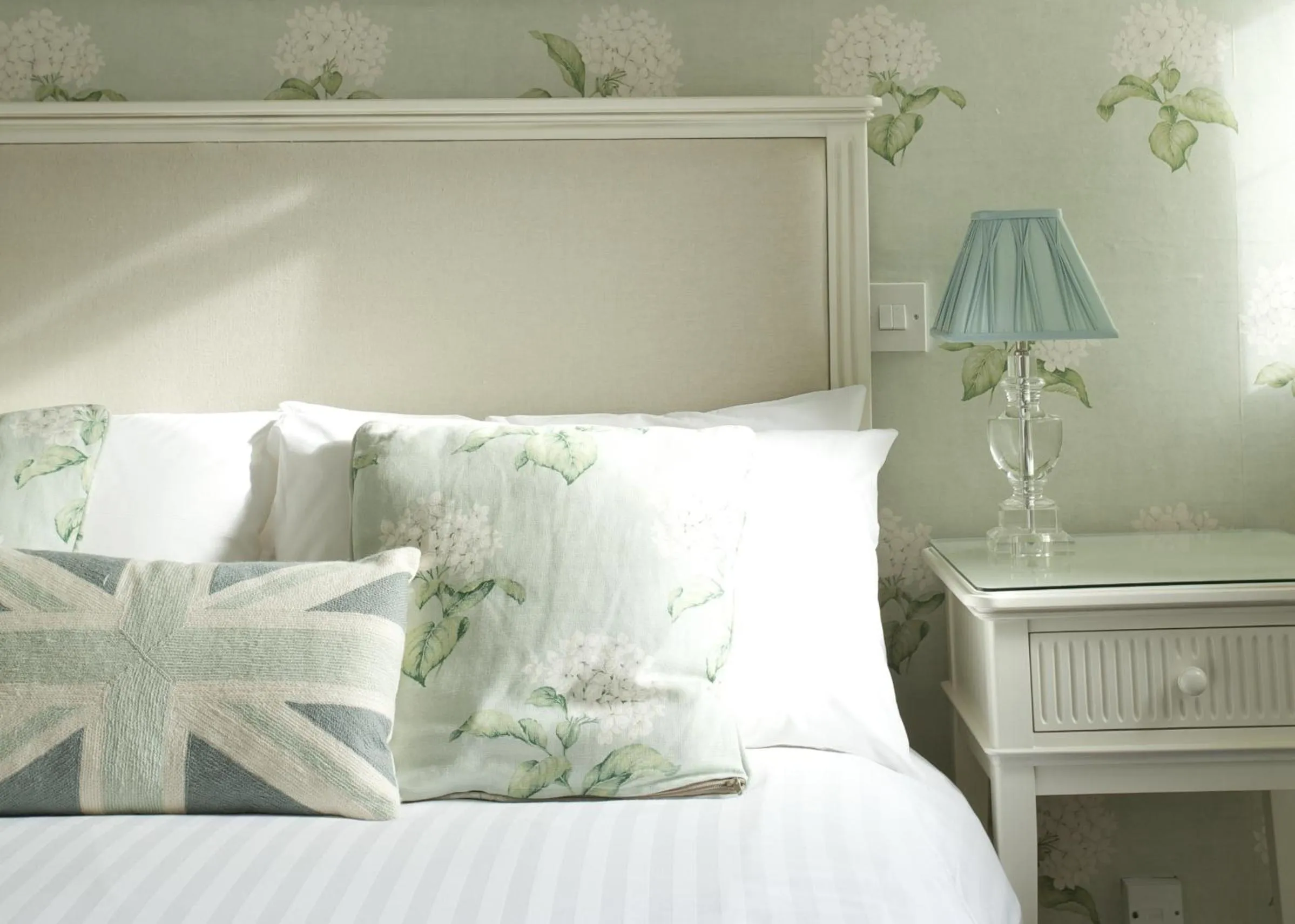 Bedroom, Bed in Exmoor White Horse Inn