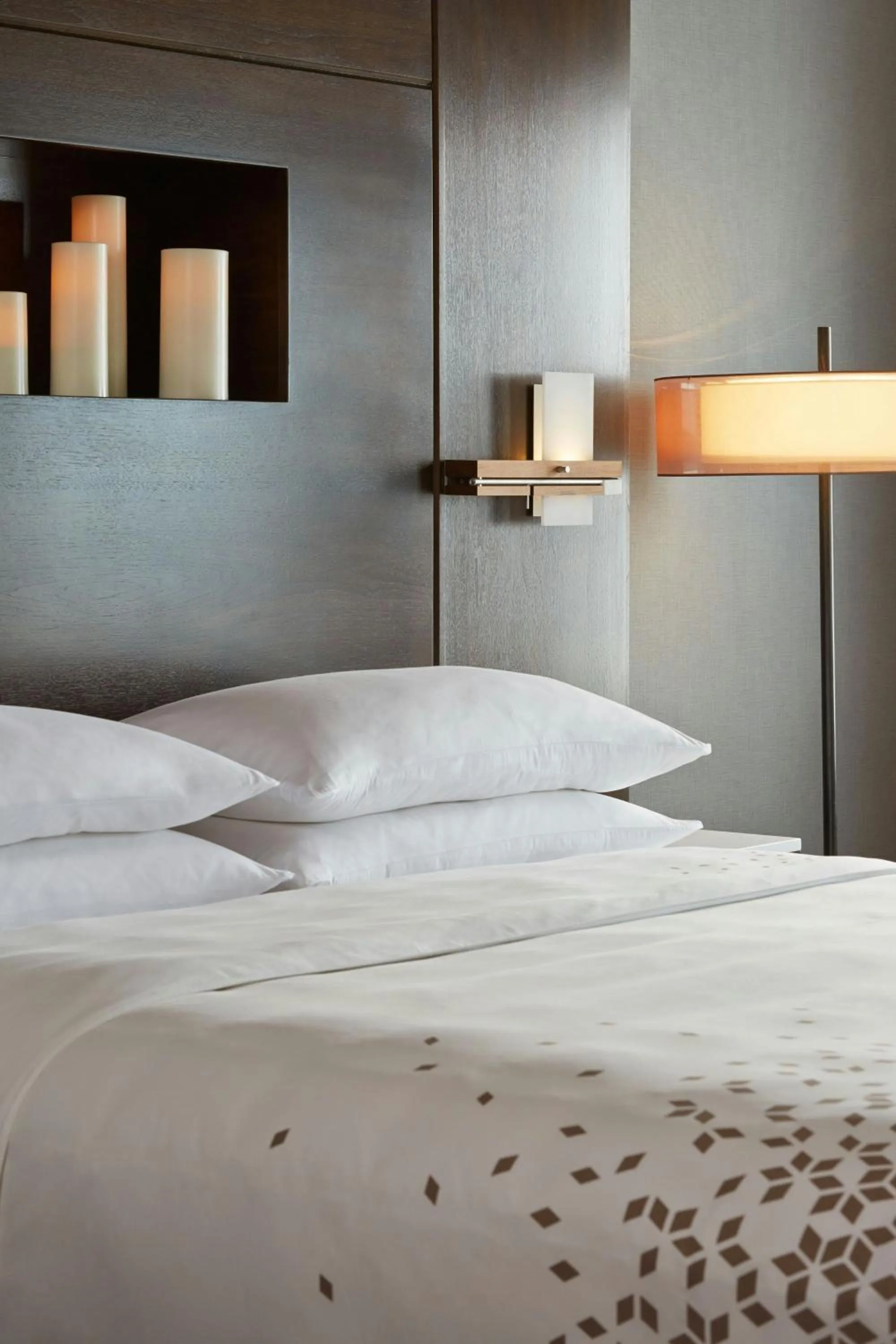 Photo of the whole room, Bed in The Del Monte Lodge Renaissance Rochester Hotel & Spa