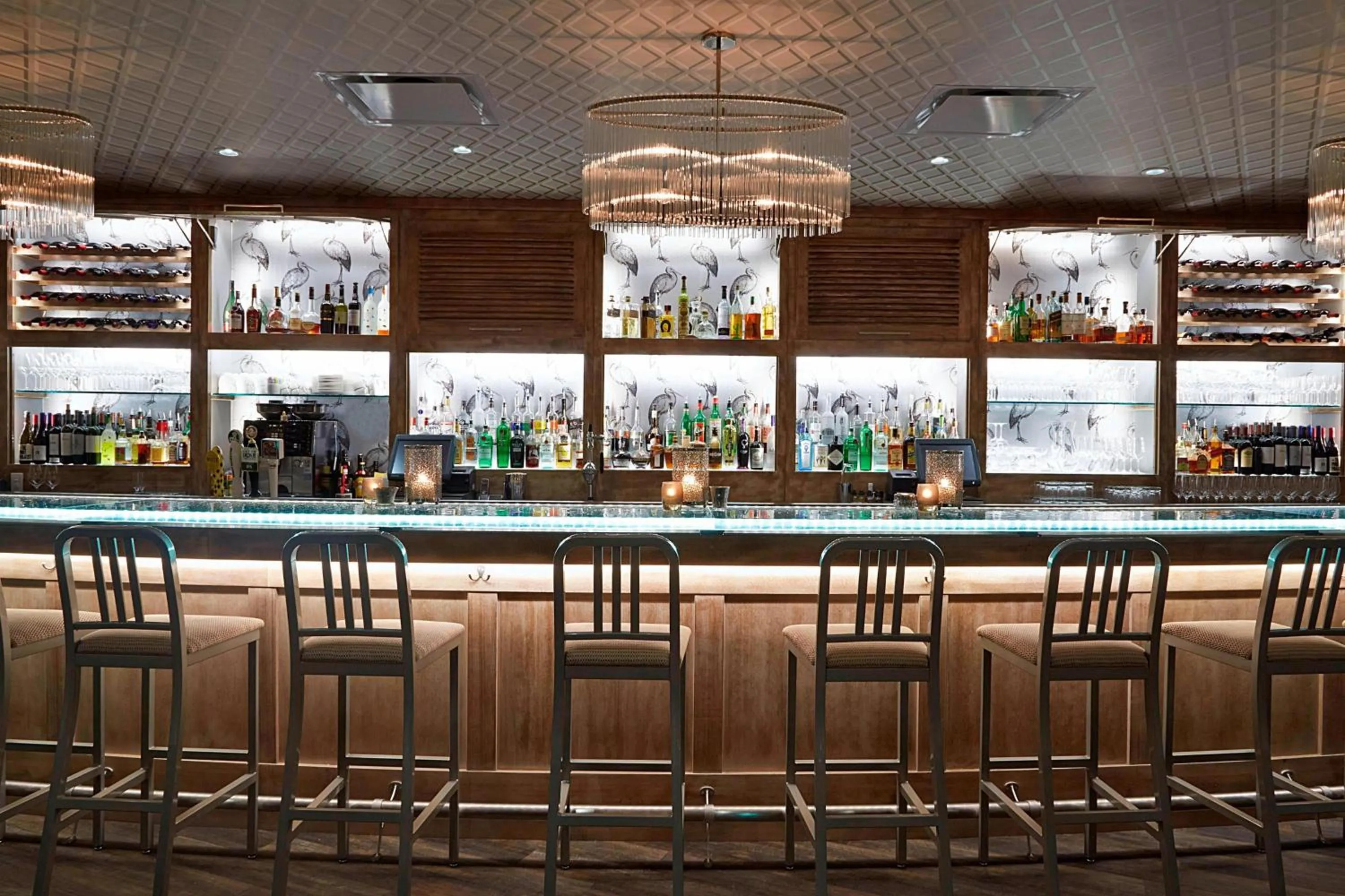 Lounge or bar in The Del Monte Lodge Renaissance Rochester Hotel & Spa