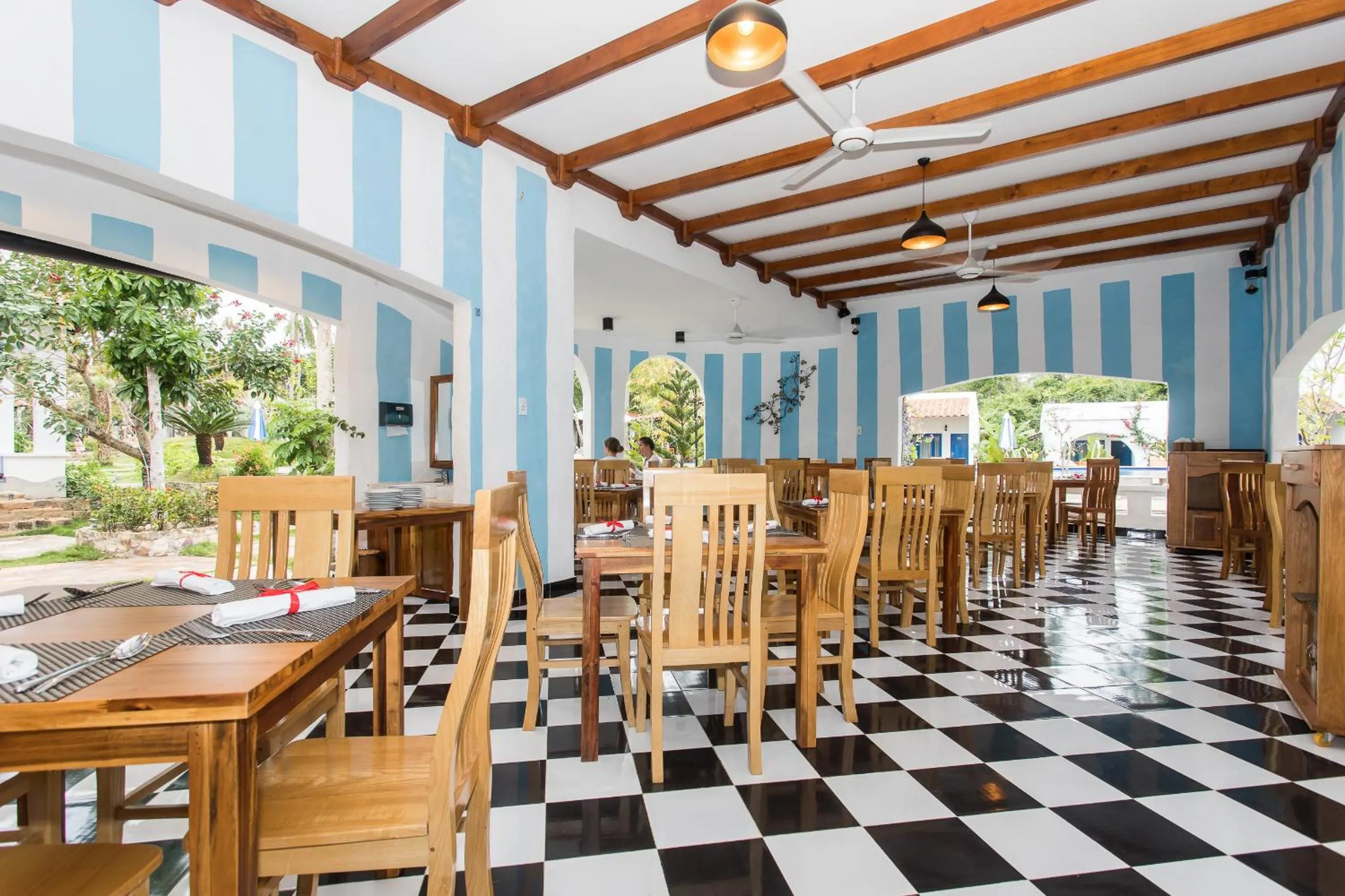 Dining area in Isabella Resort