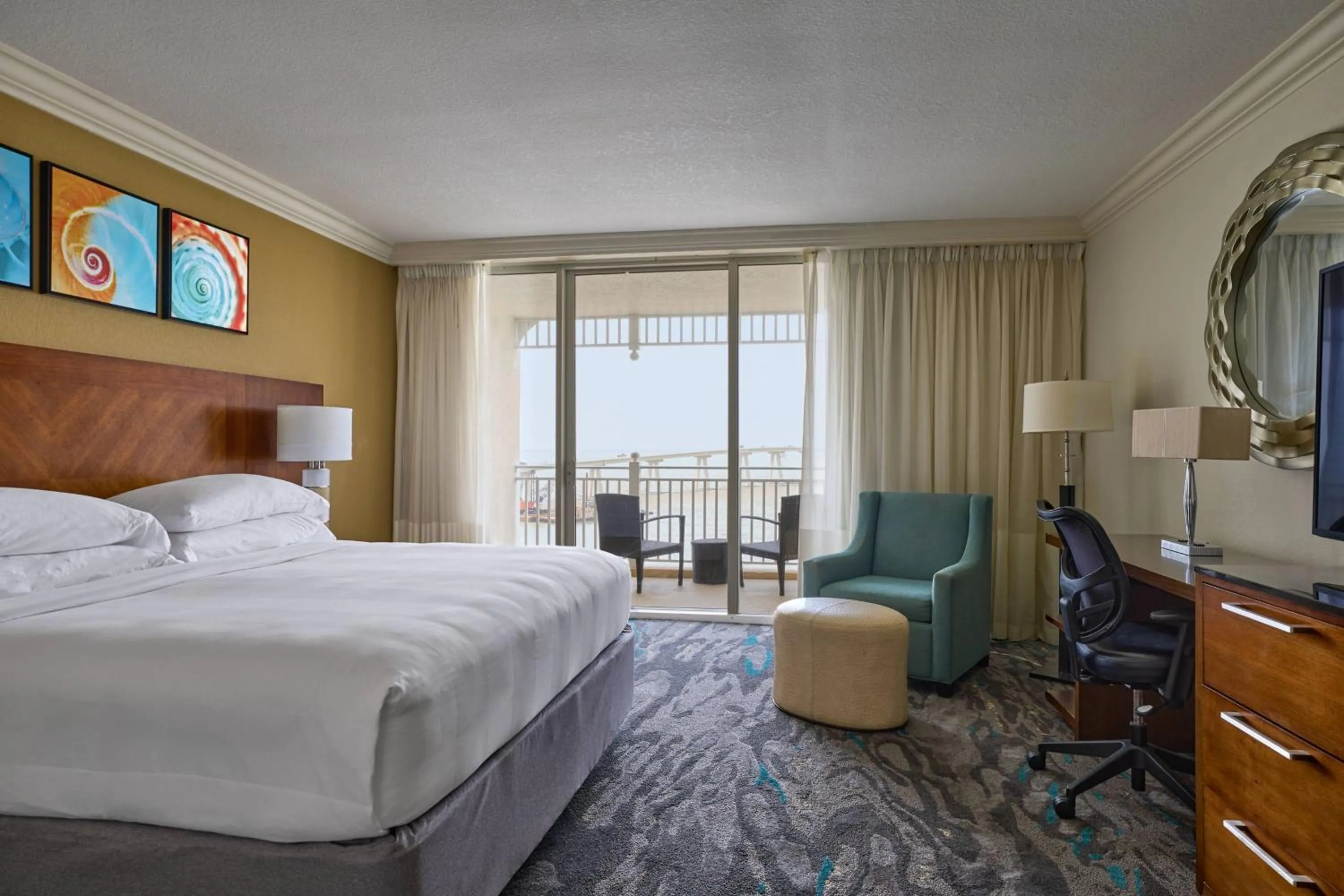 Photo of the whole room, Bed in Marriott Sanibel Harbour Resort & Spa