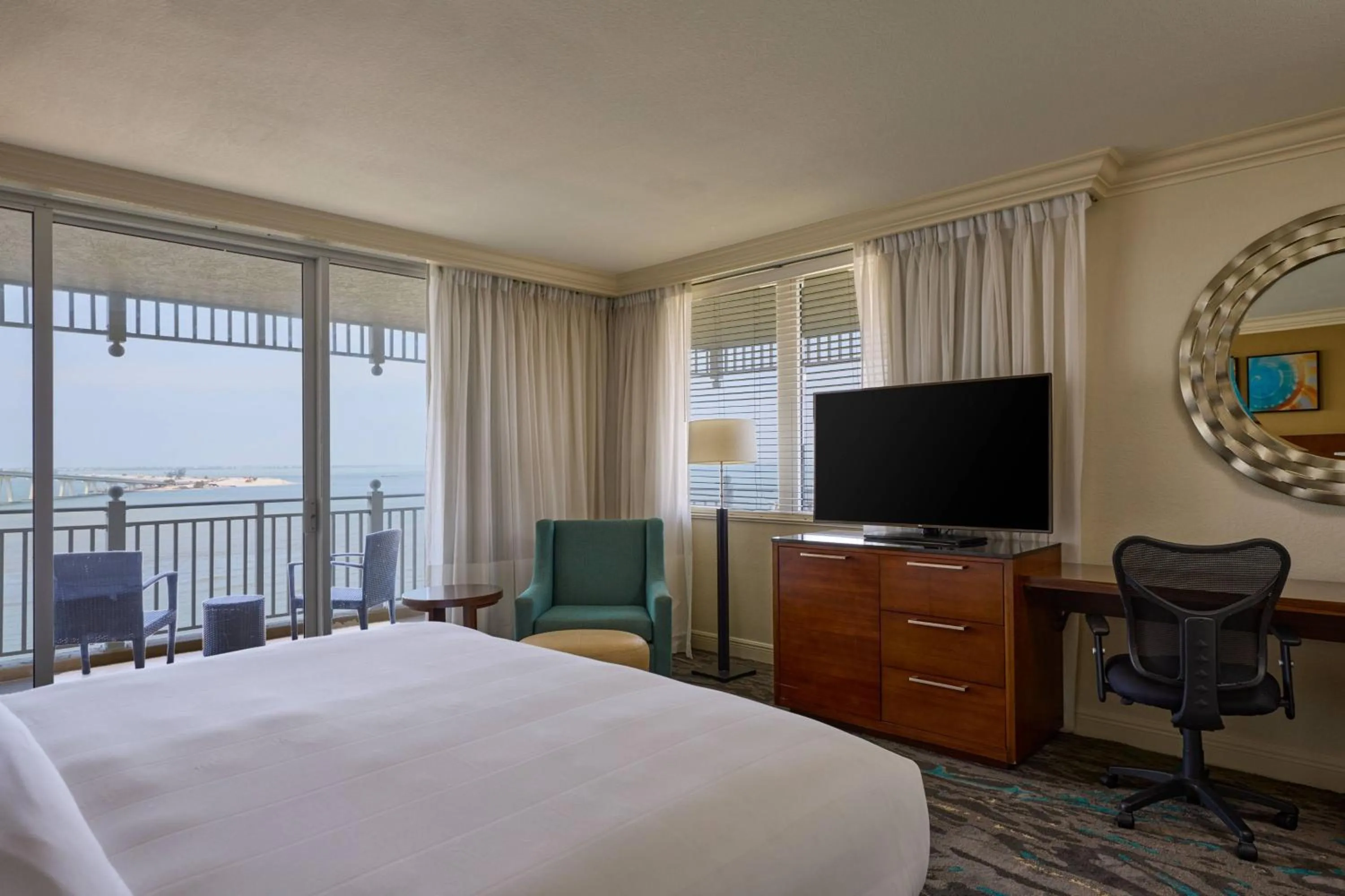 Bedroom, Bed in Marriott Sanibel Harbour Resort & Spa