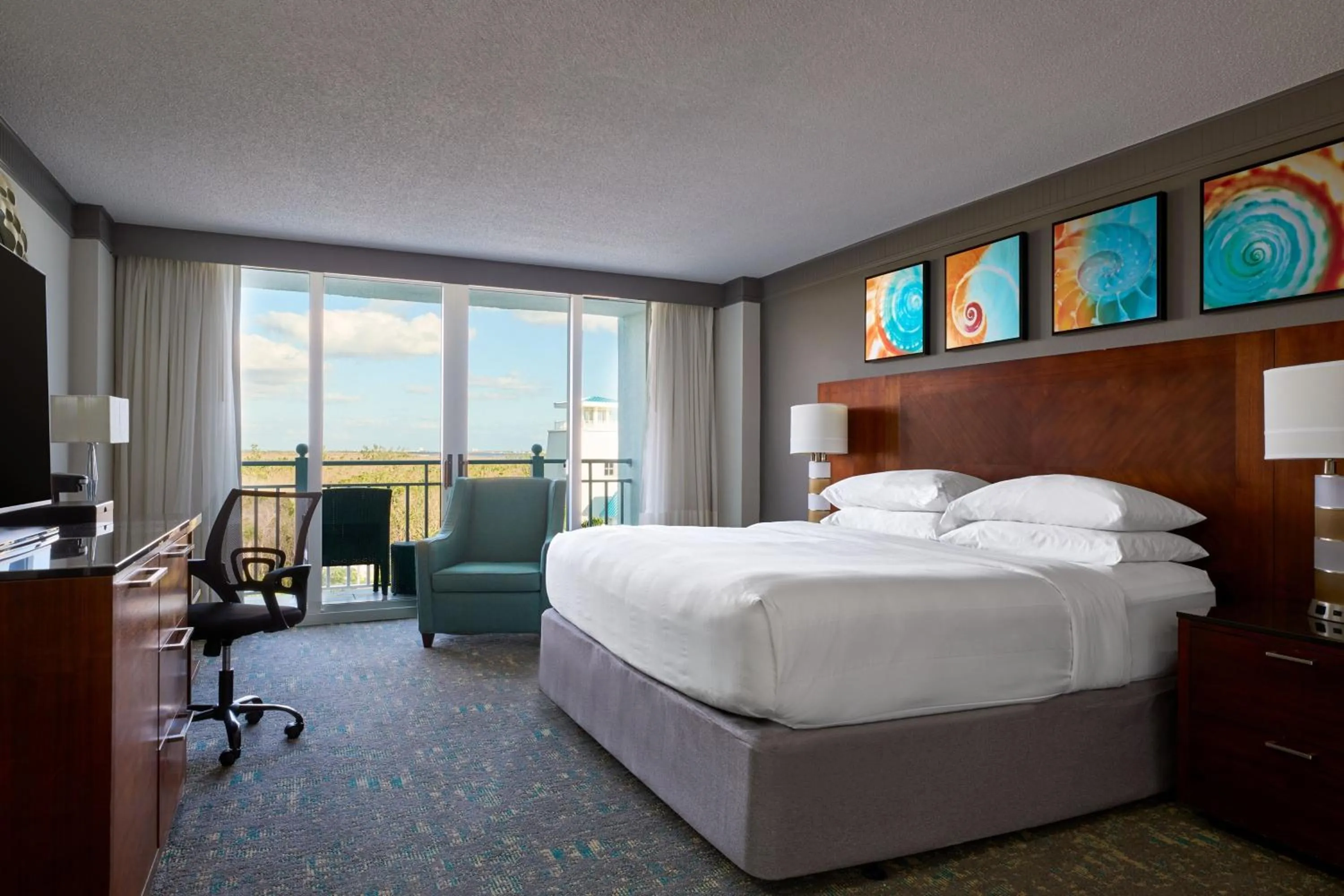 Photo of the whole room, Bed in Marriott Sanibel Harbour Resort & Spa