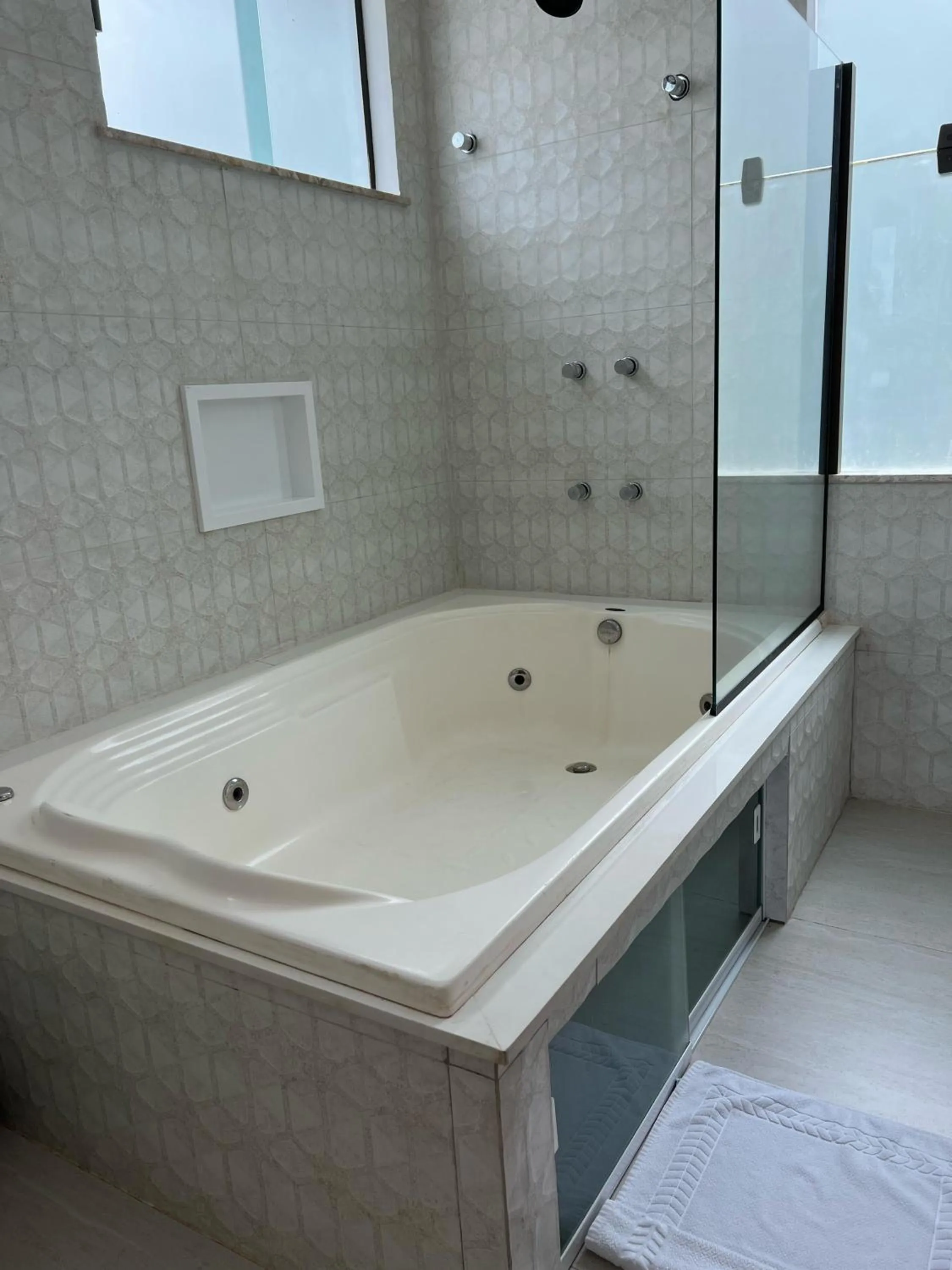 Hot Tub in Pousada Praia Bela