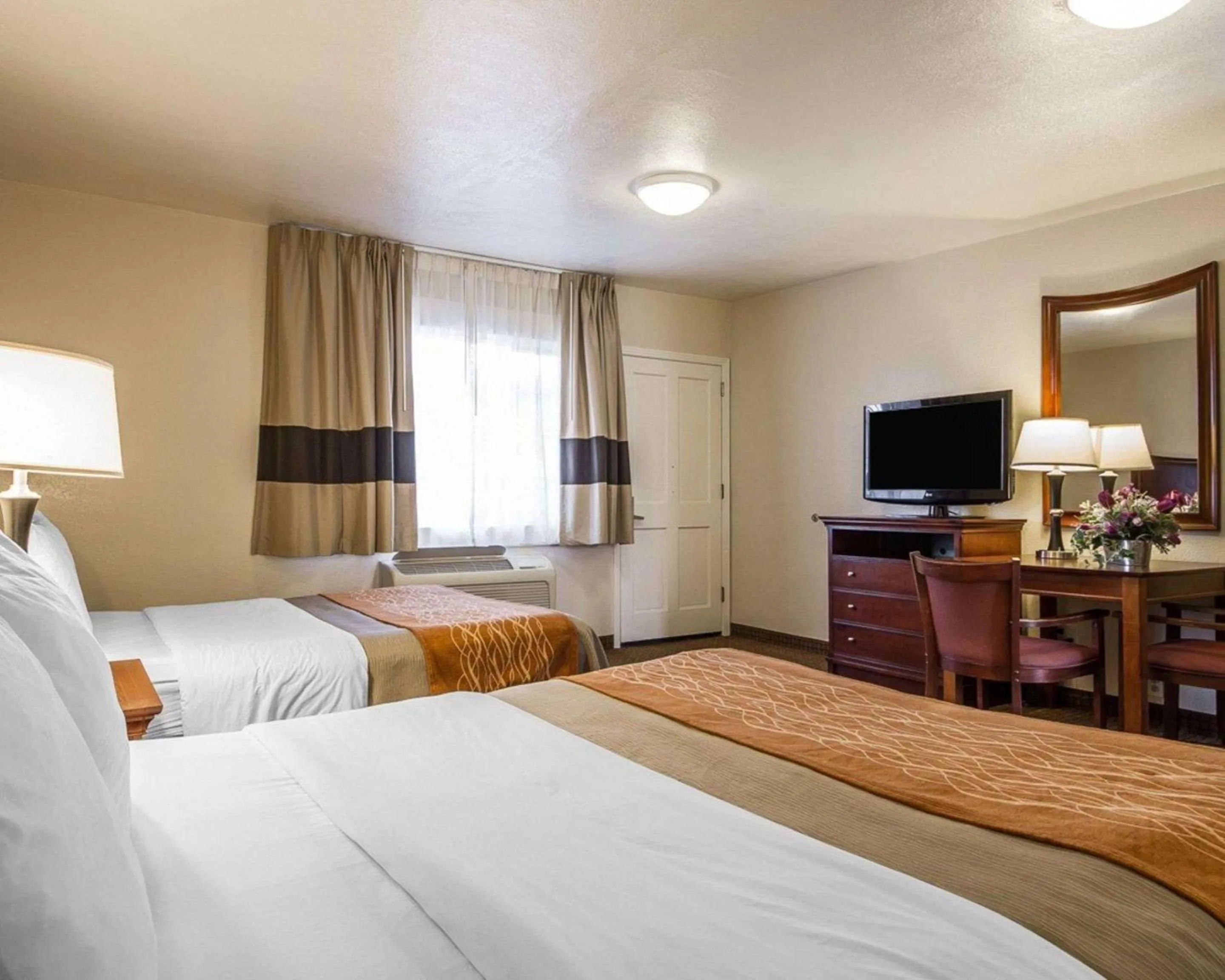 Photo of the whole room, Bed in Blu Pacific Hotel