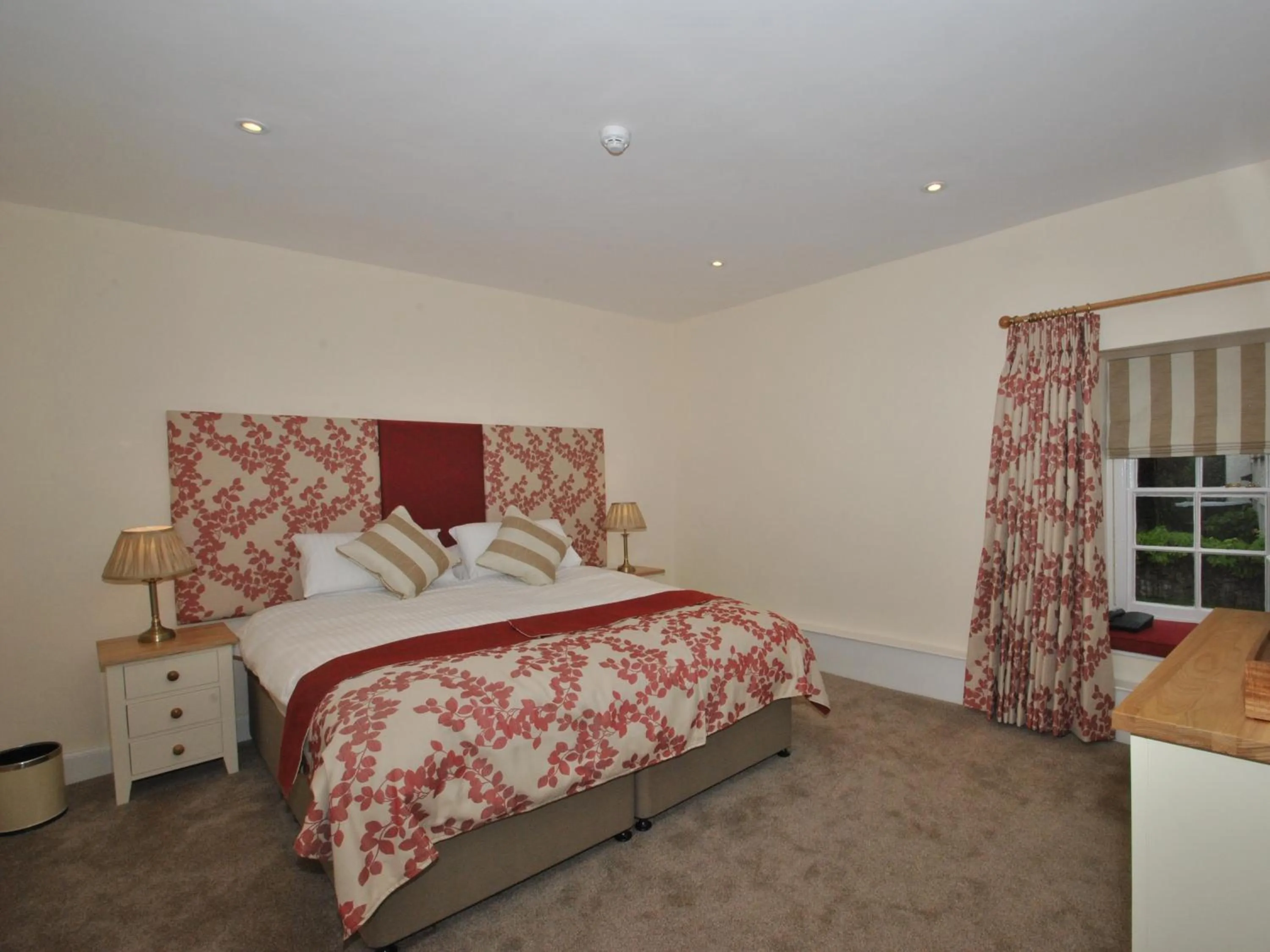 Bedroom, Bed in The Hood Arms