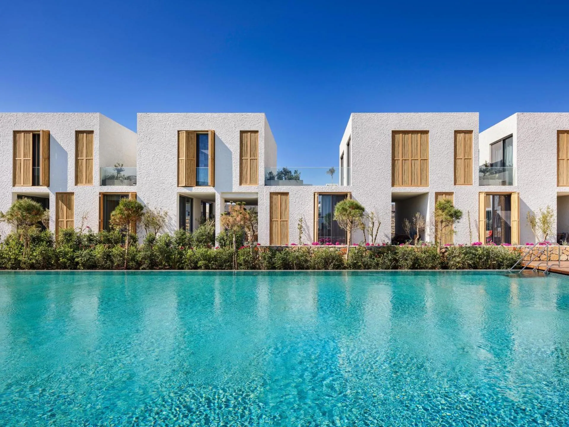 Swimming pool in Voyage Torba Hotel