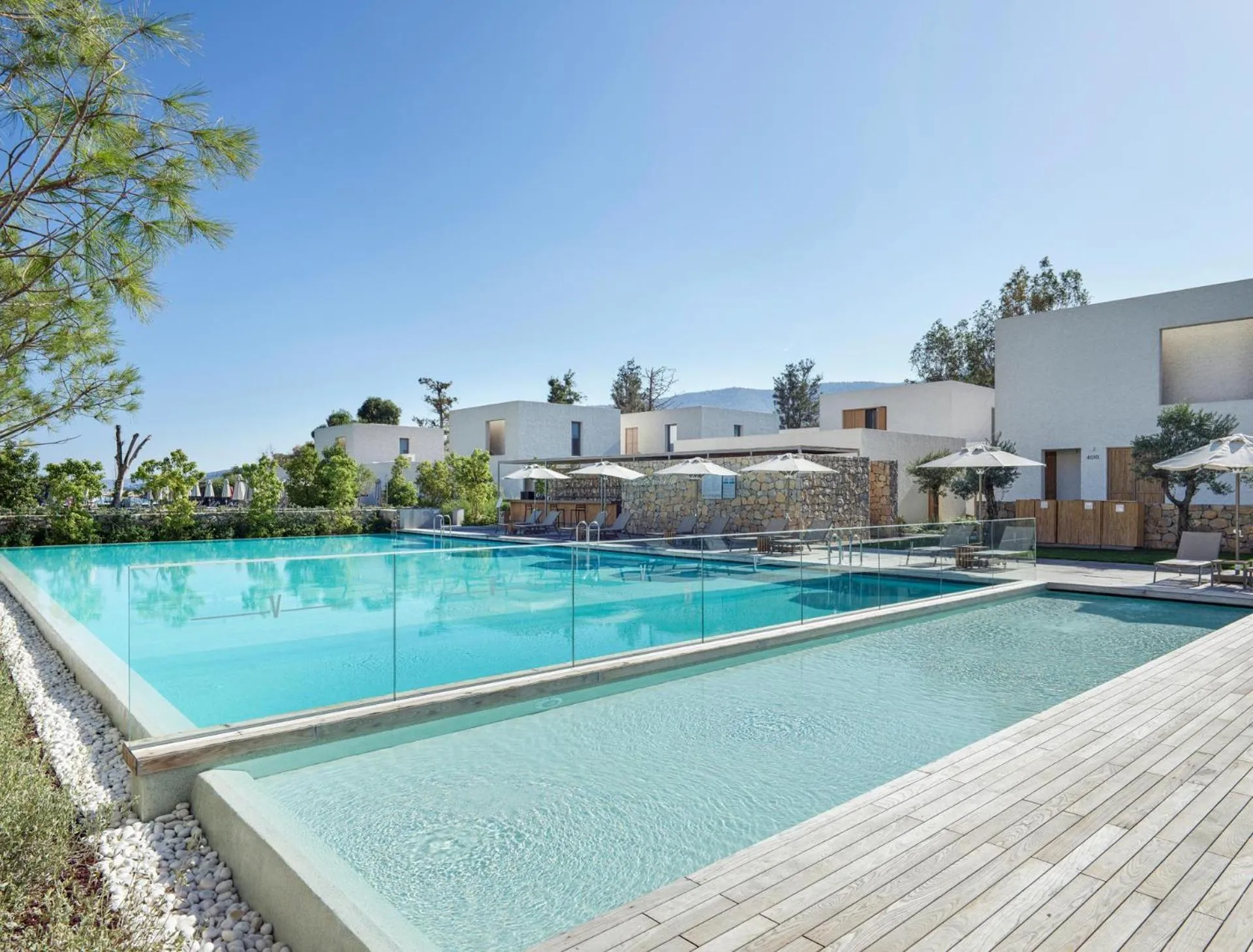 Swimming pool in Voyage Torba Hotel