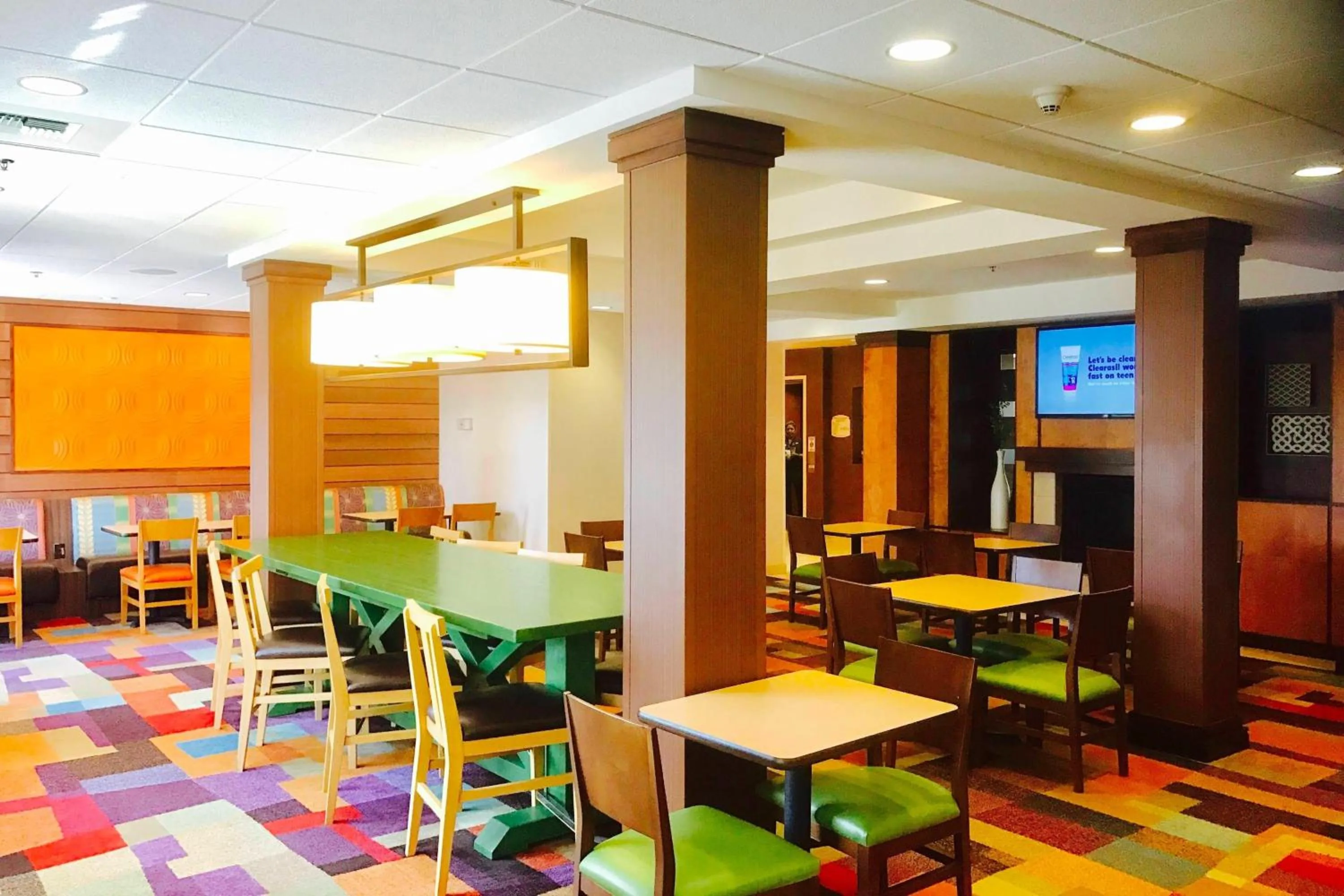 Restaurant/places to eat in Fairfield Inn and Suites Sacramento Airport Natomas