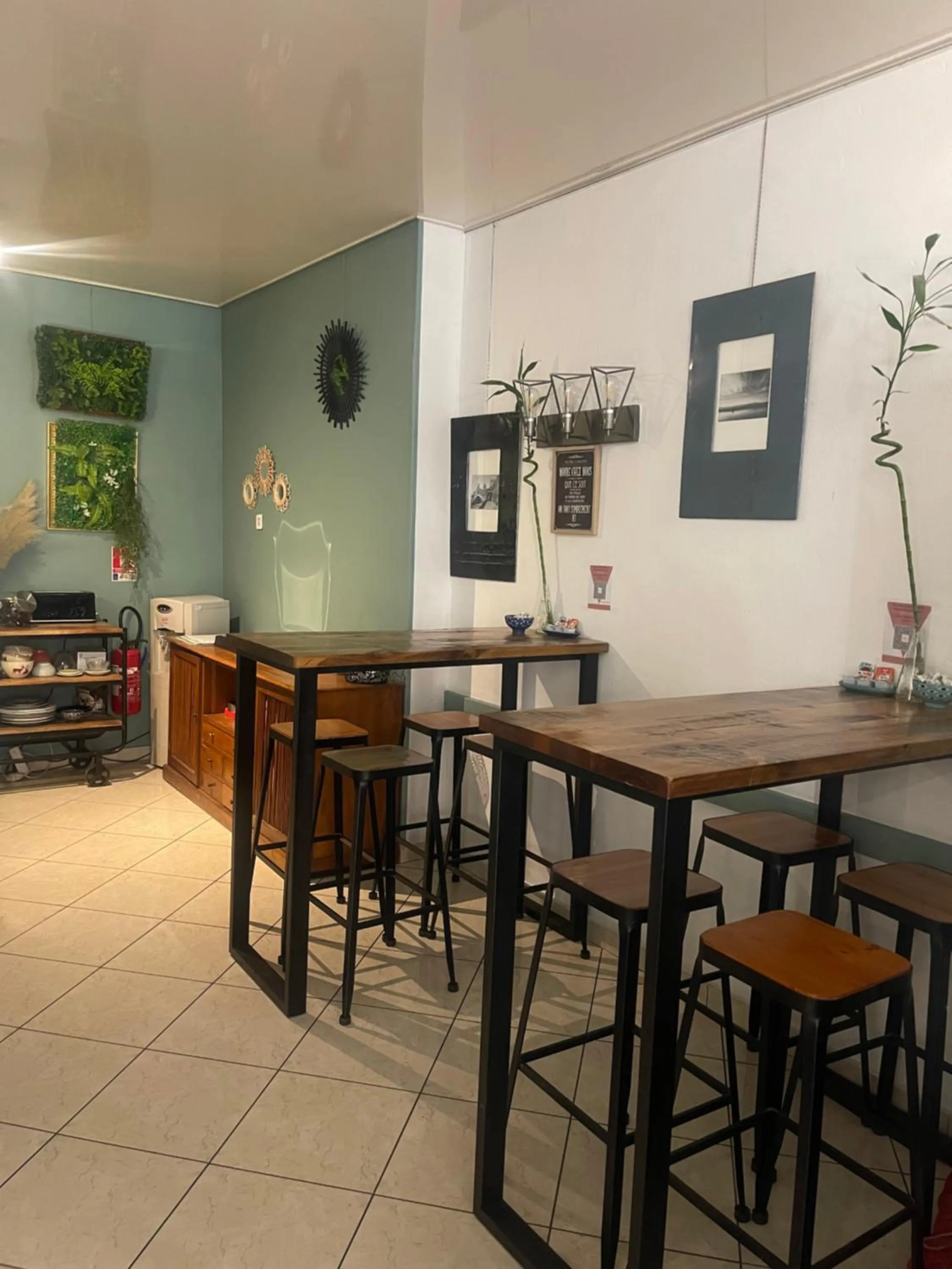 Restaurant/places to eat in Hôtel Colisée-Verdun Centre Gare Saint-Roch