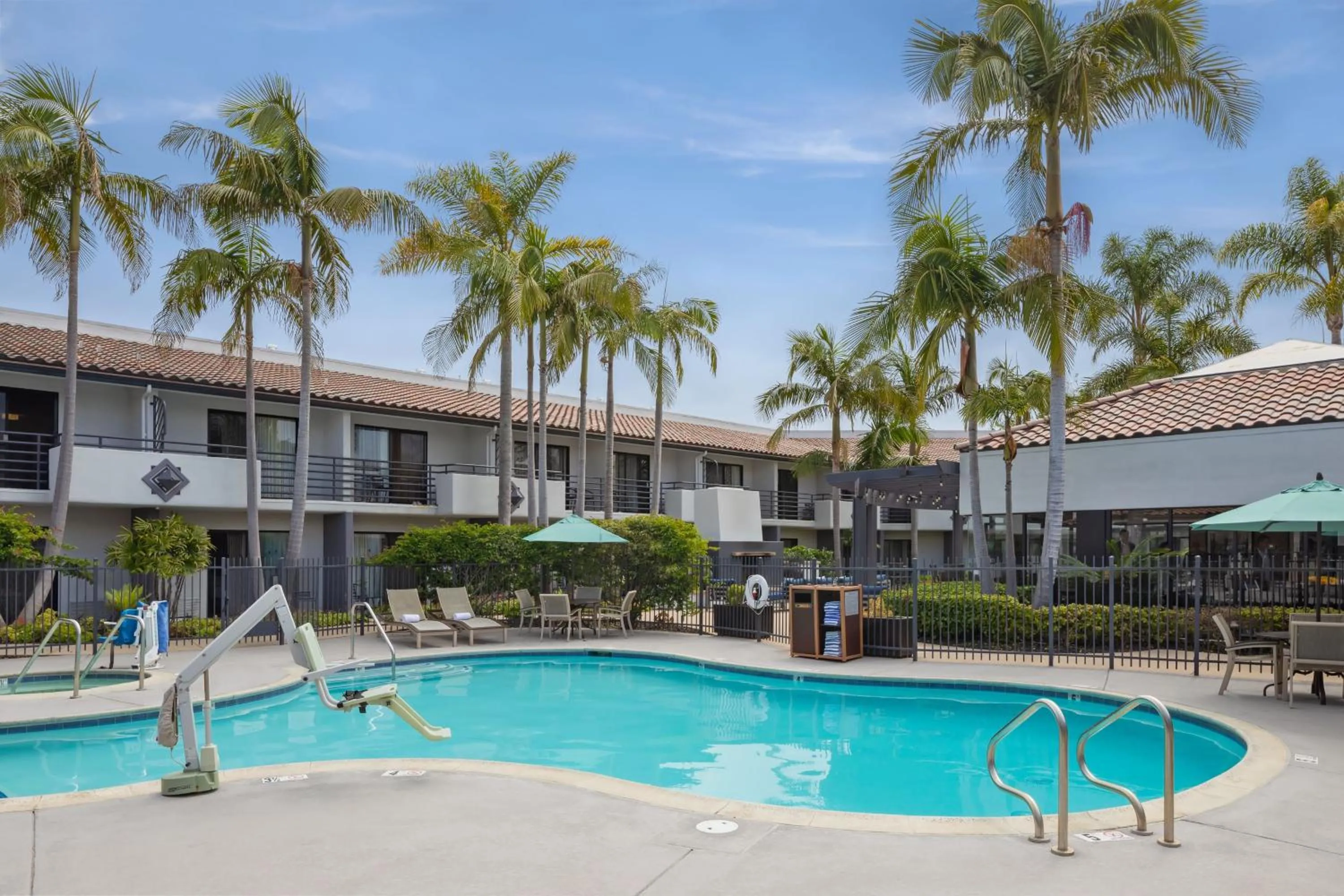 Swimming pool in Courtyard by Marriott San Diego Del Mar/Solana Beach