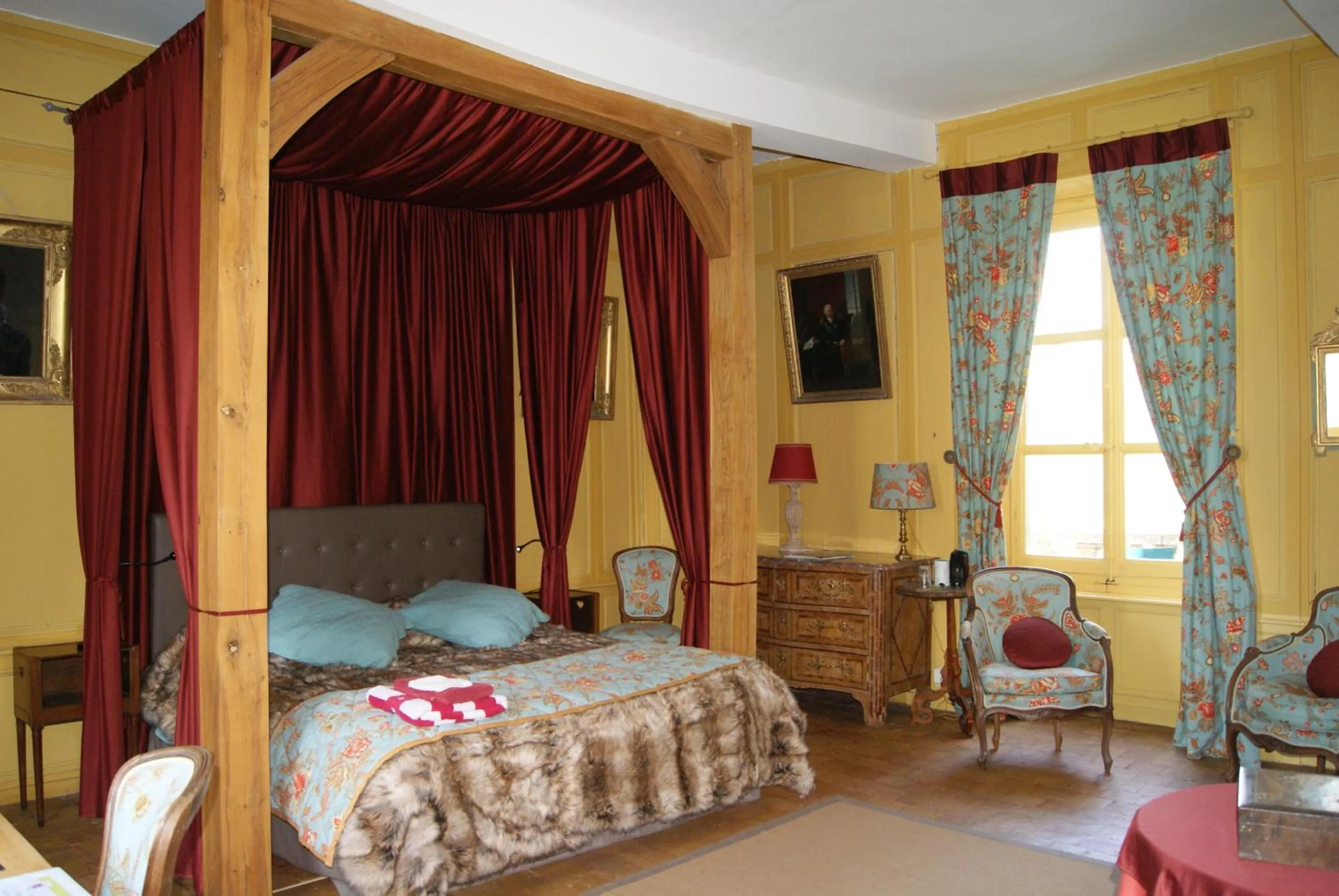 Photo of the whole room, Bed in Chateau du Blanc Buisson