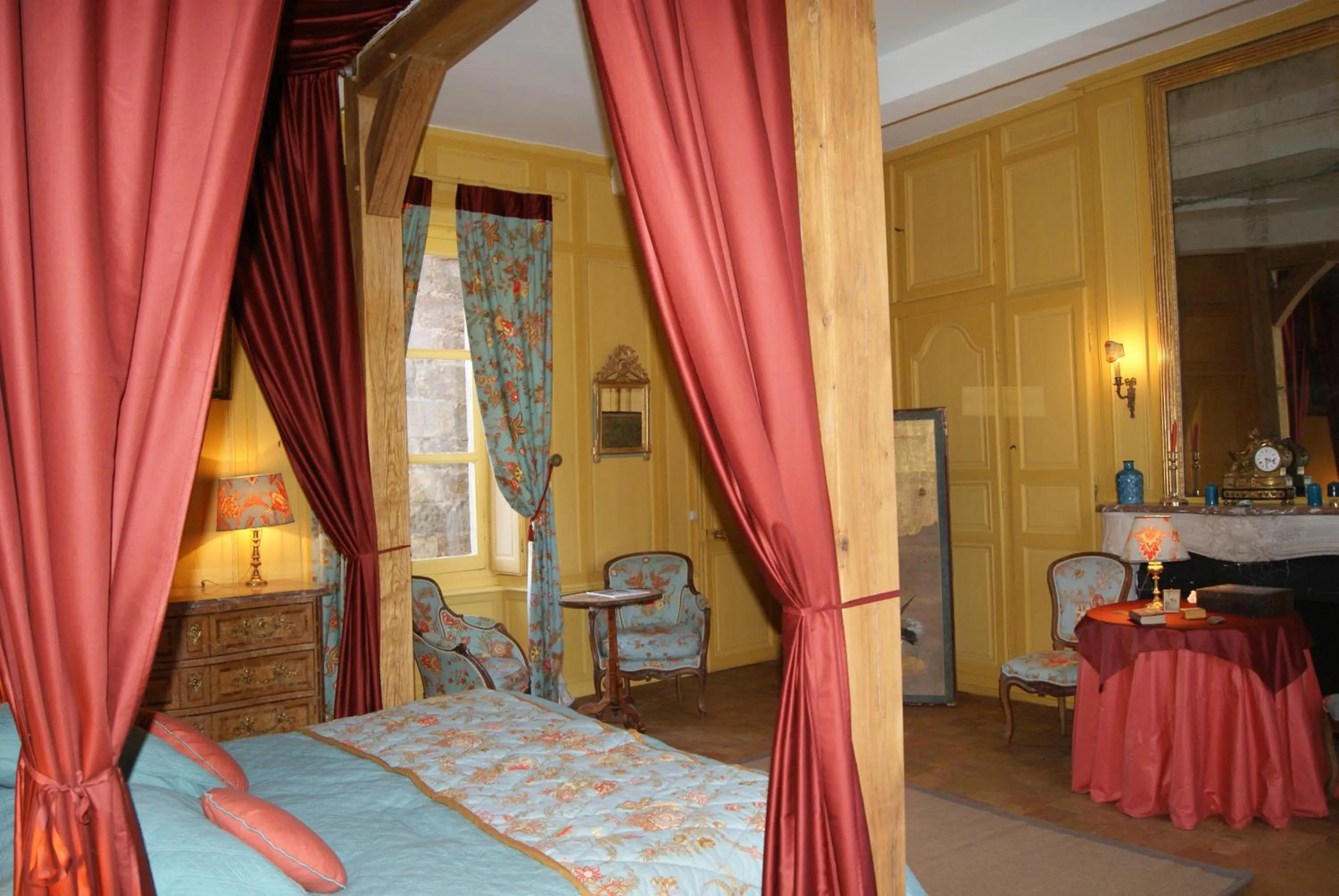 Photo of the whole room, Bed in Chateau du Blanc Buisson