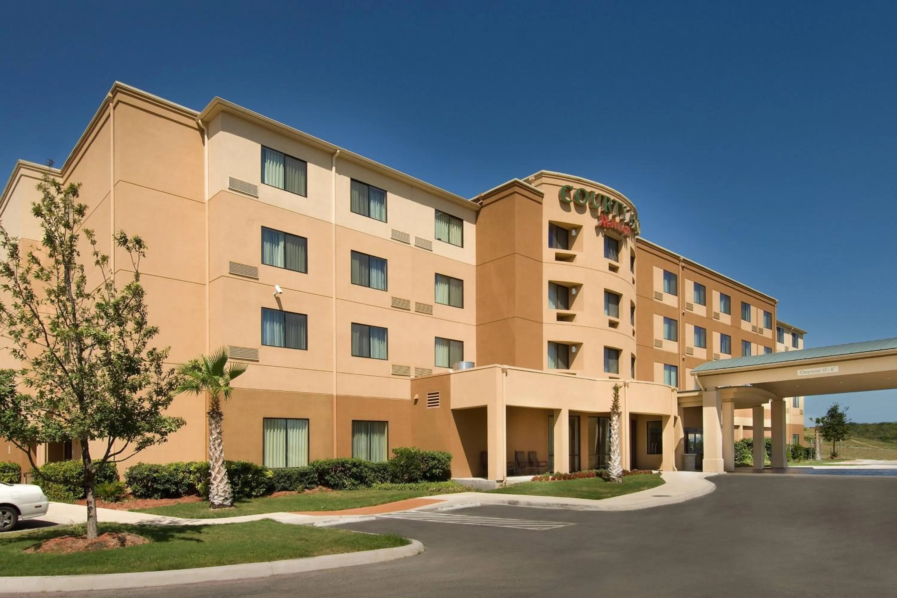 Property building in Courtyard by Marriott San Antonio SeaWorld/Lackland