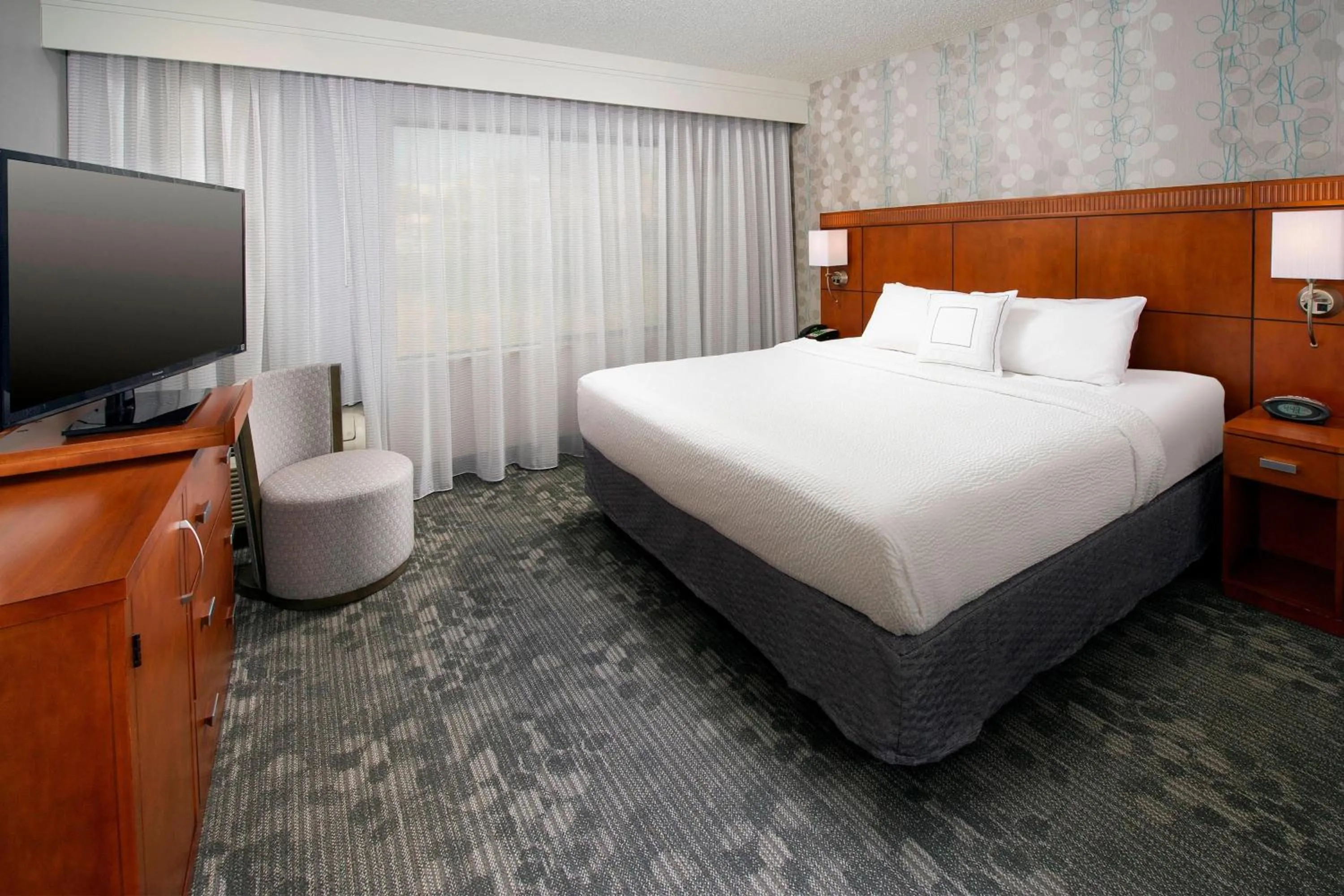 Photo of the whole room, Bed in Courtyard by Marriott San Antonio SeaWorld/Lackland