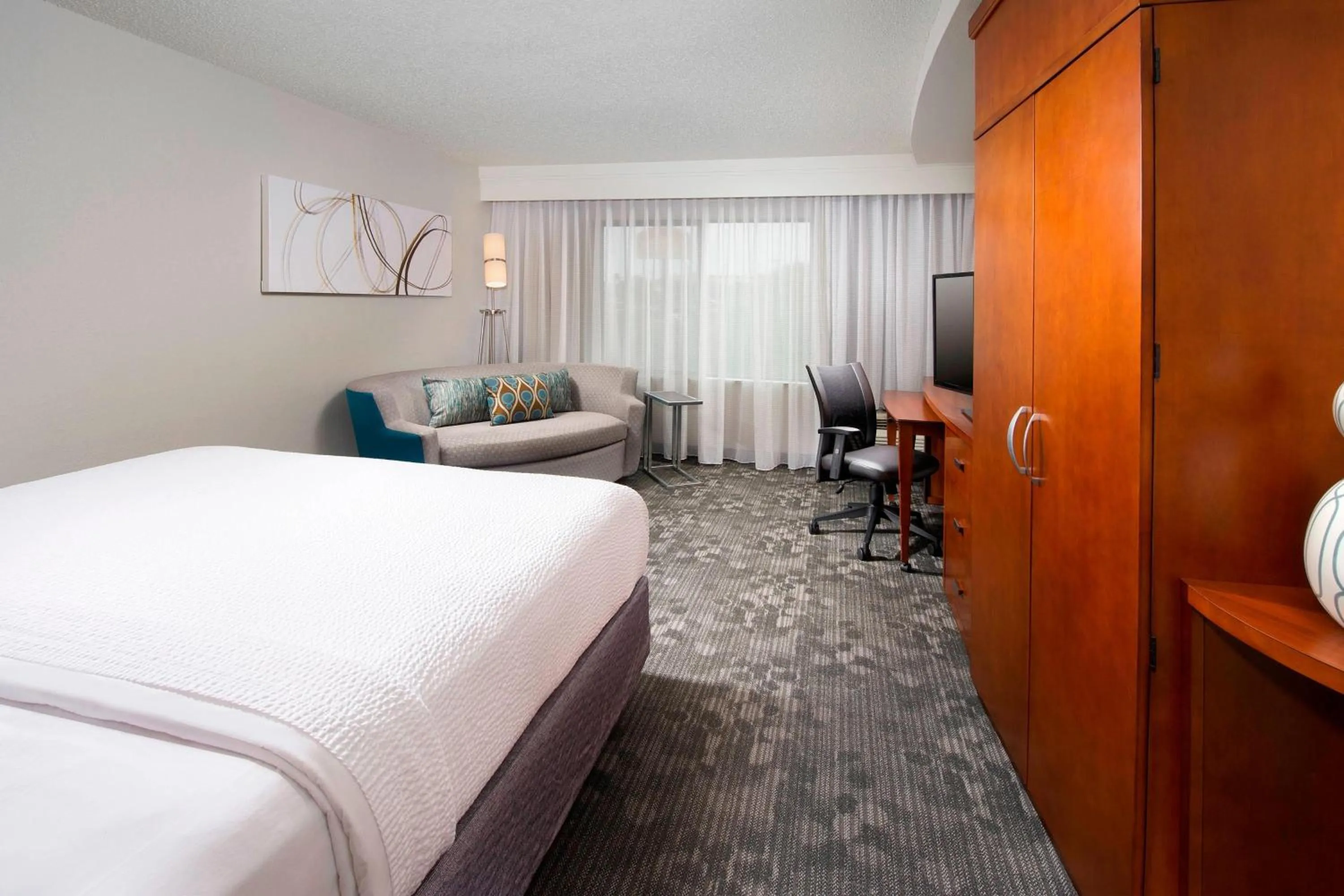 Photo of the whole room, Bed in Courtyard by Marriott San Antonio SeaWorld/Lackland