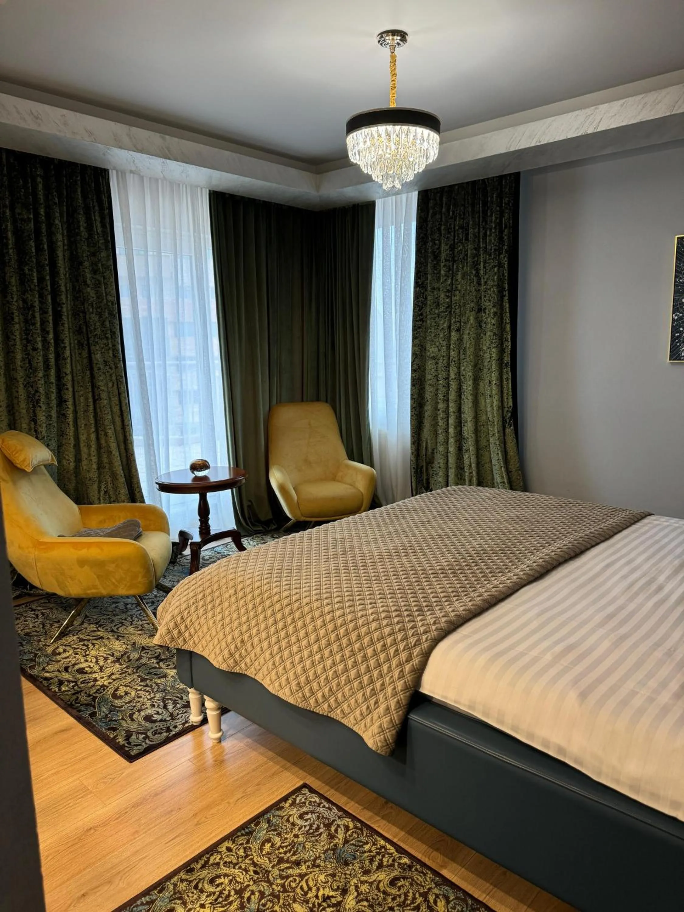 Bed in Phoenicia Suites Baneasa
