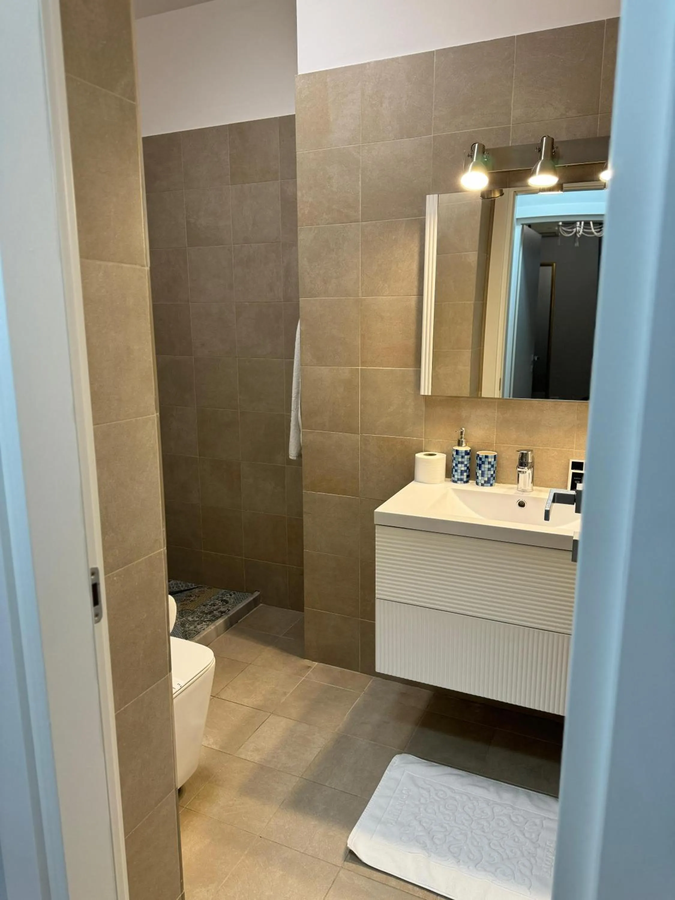 Bathroom in Phoenicia Suites Baneasa