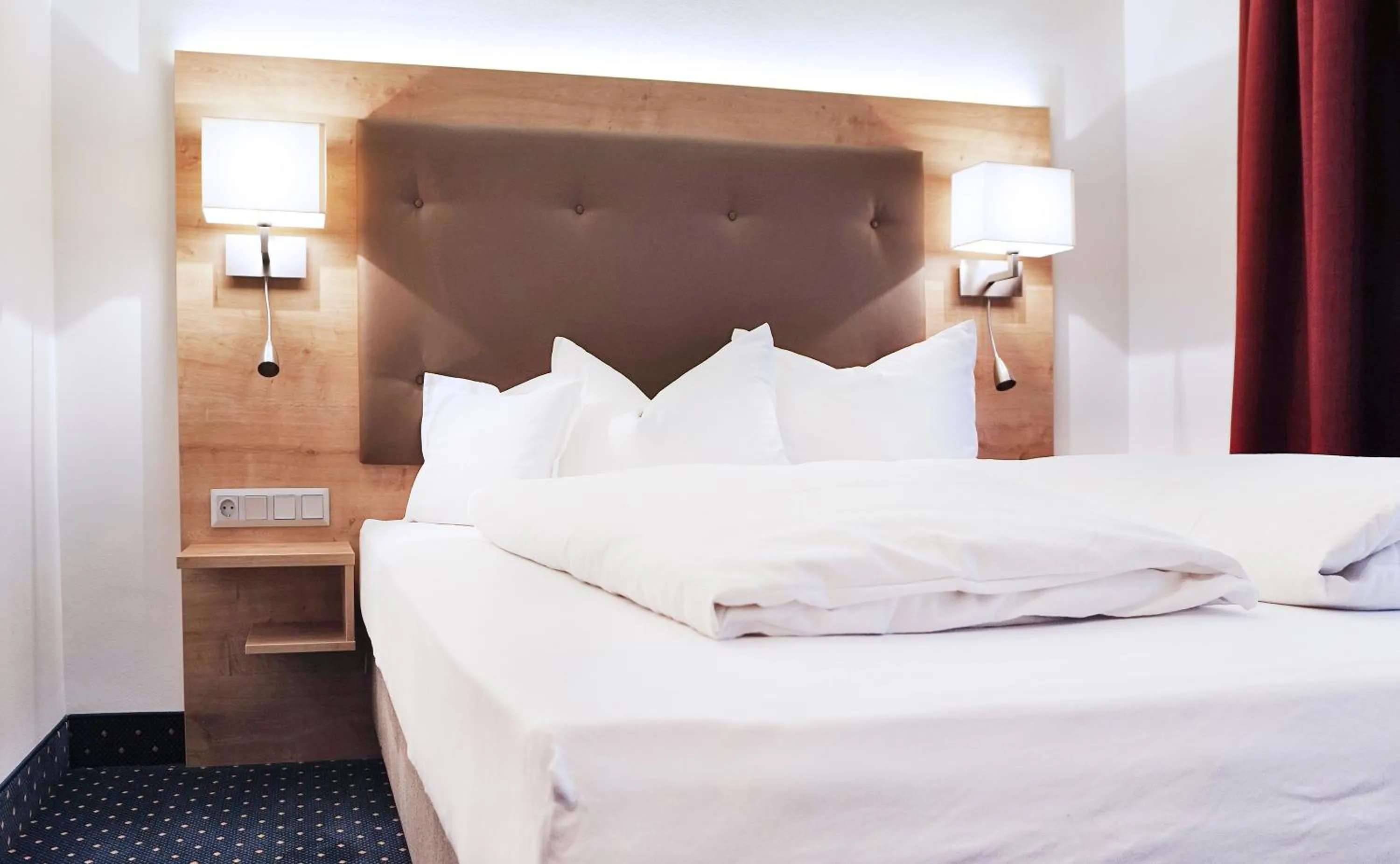 Bedroom, Bed in Hotel Poinger Hof