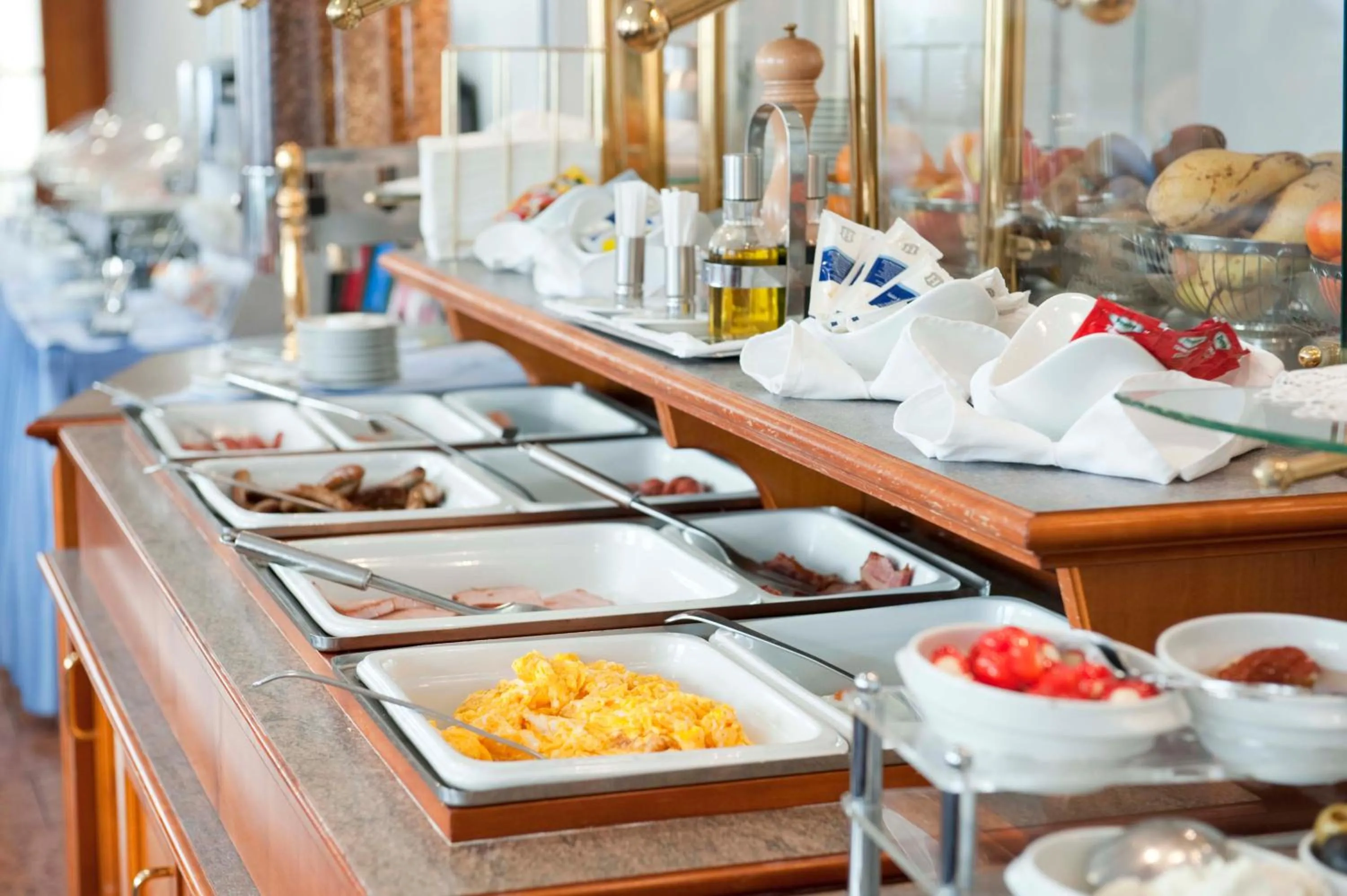 Buffet breakfast in Hotel Poinger Hof