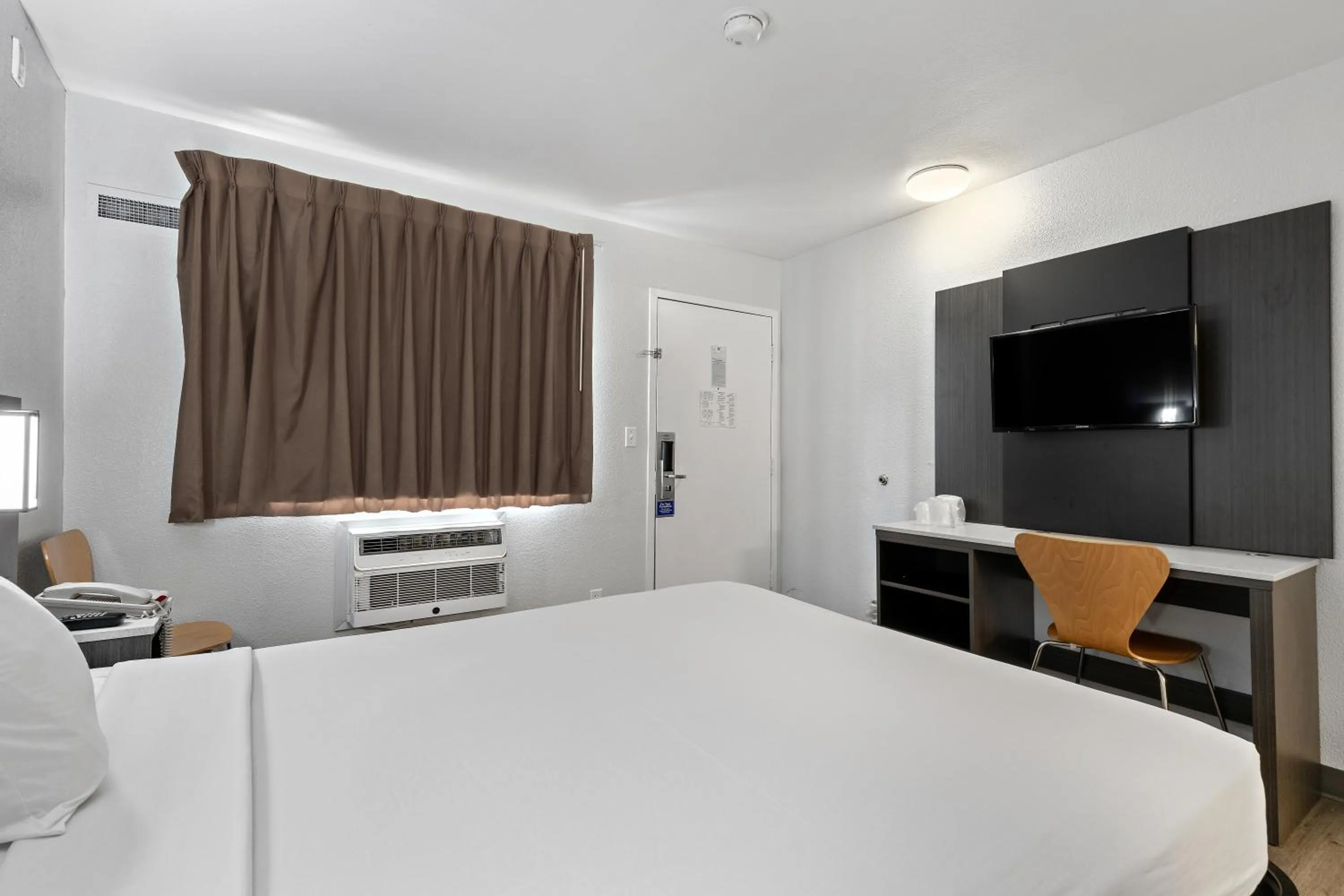 Bed in Motel 6-Oceanside, CA