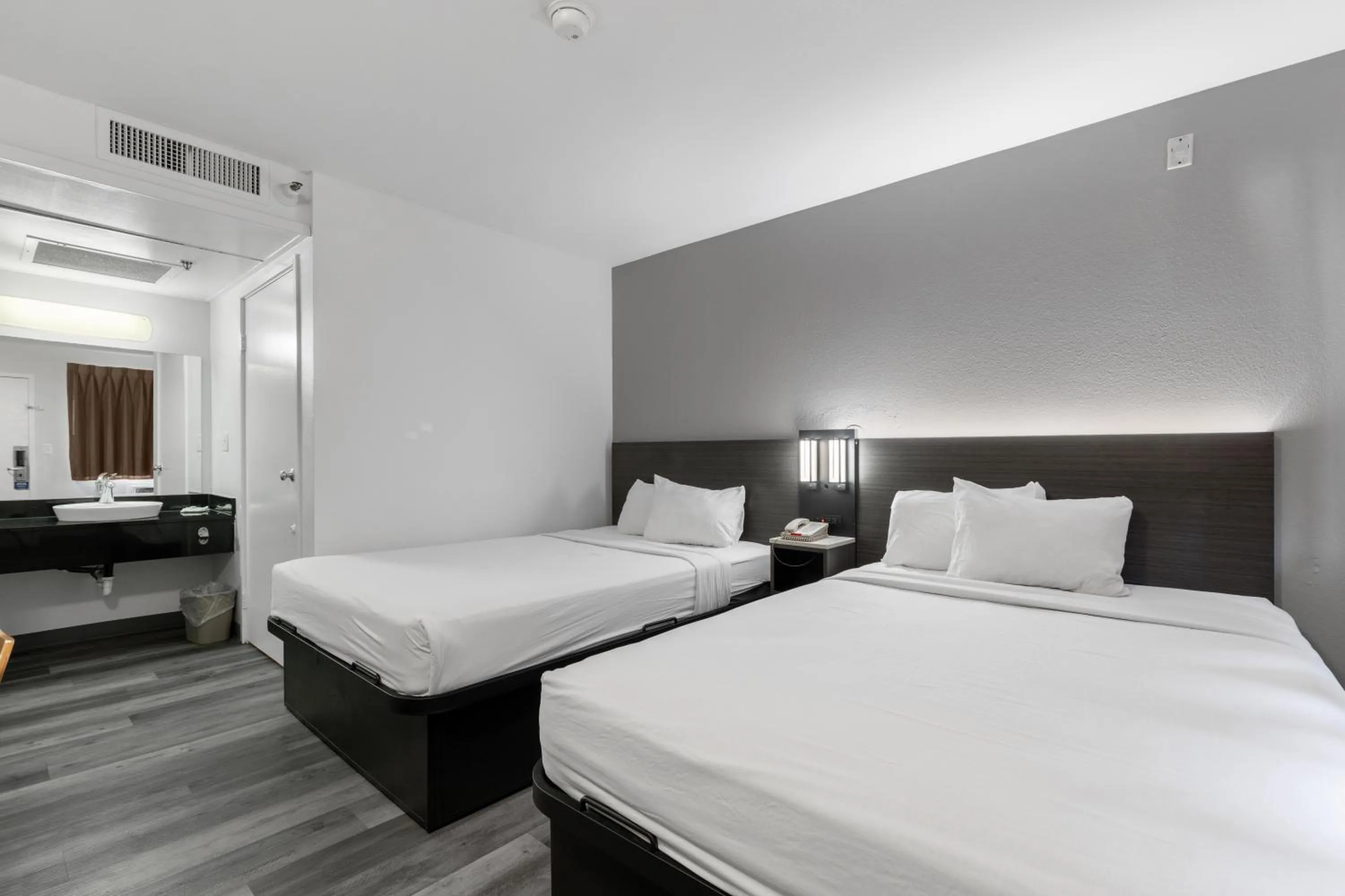 Bedroom, Bed in Motel 6-Oceanside, CA