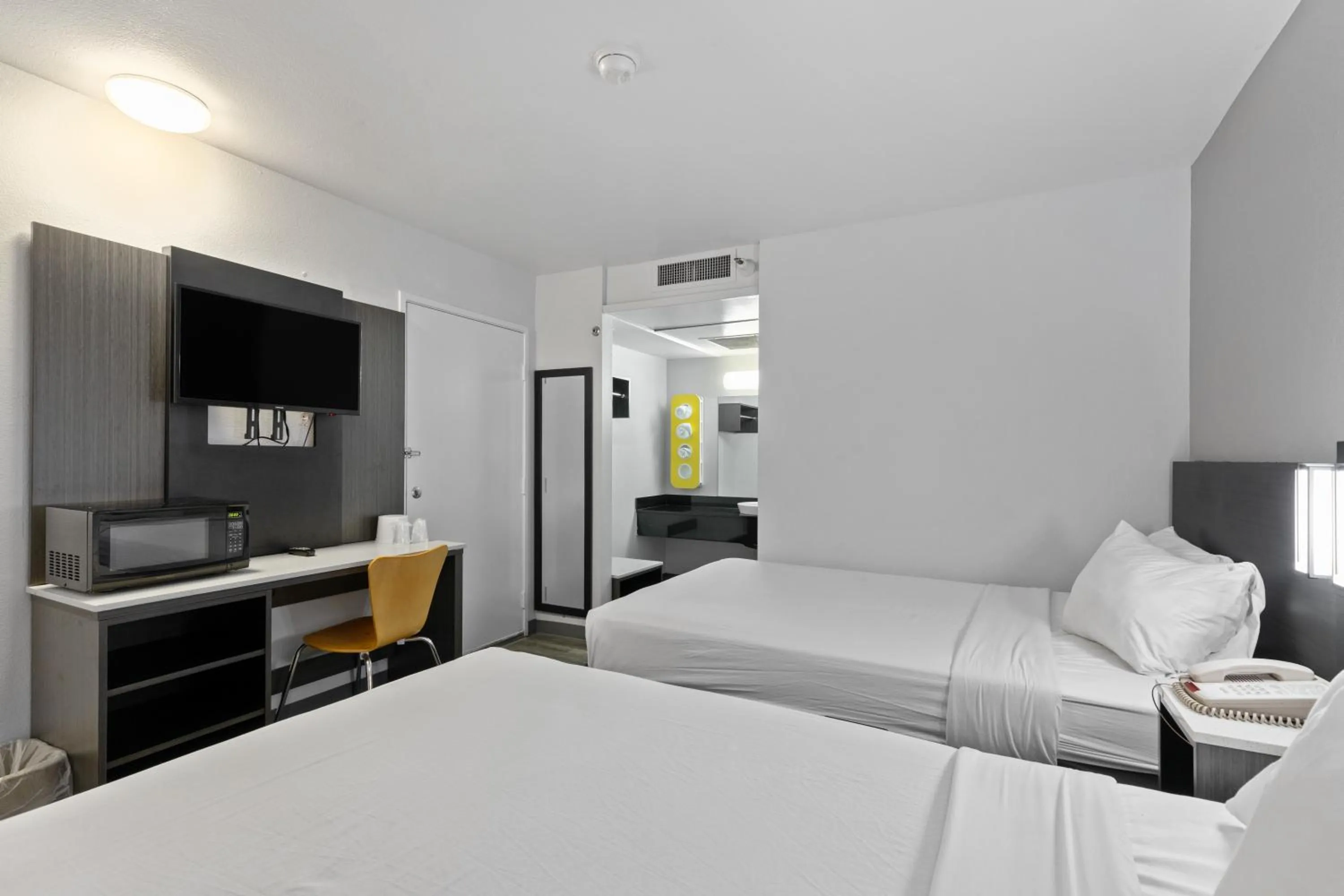 Bedroom, Bed in Motel 6-Oceanside, CA