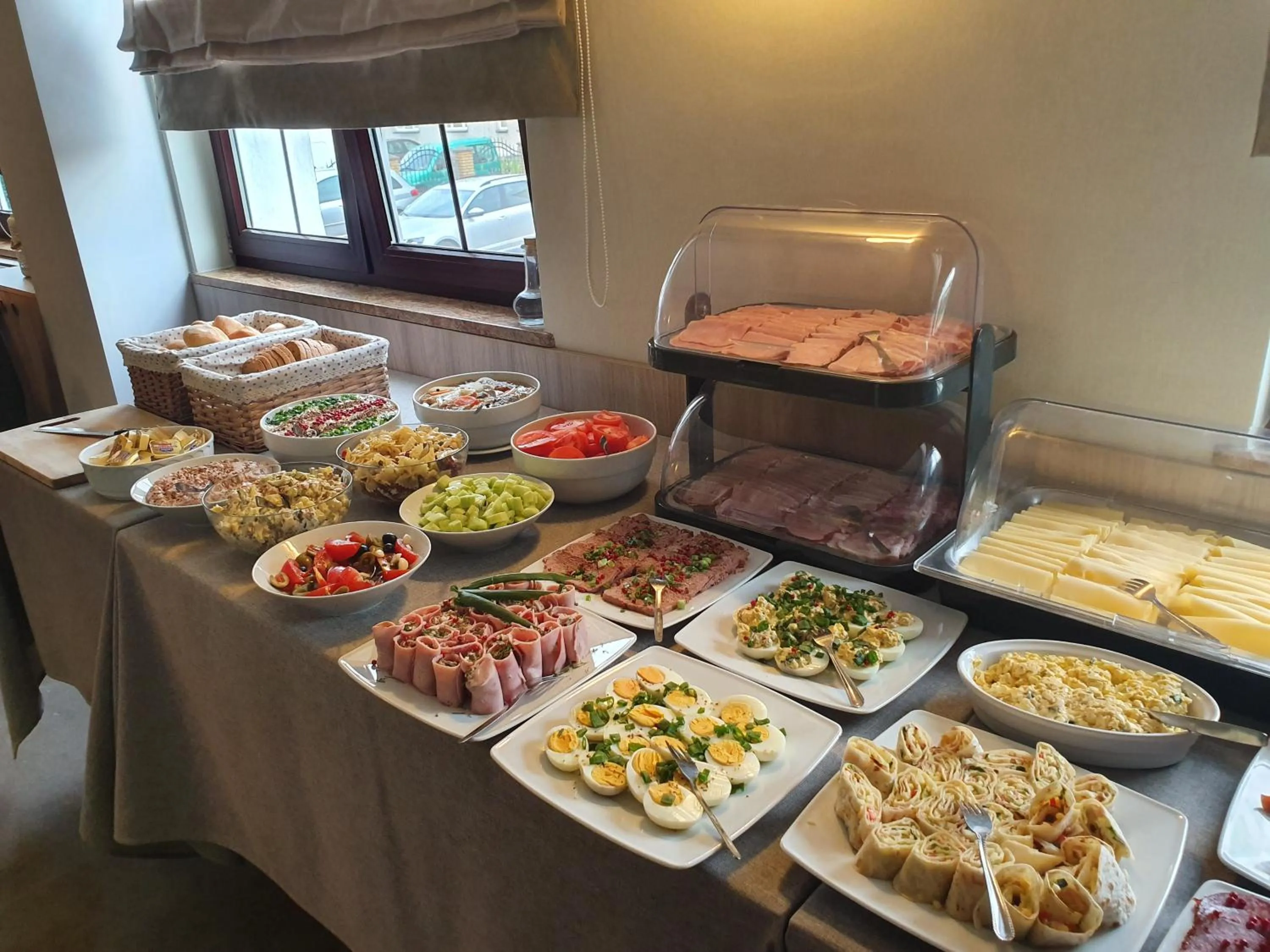 Buffet breakfast in Hotel Pomorski