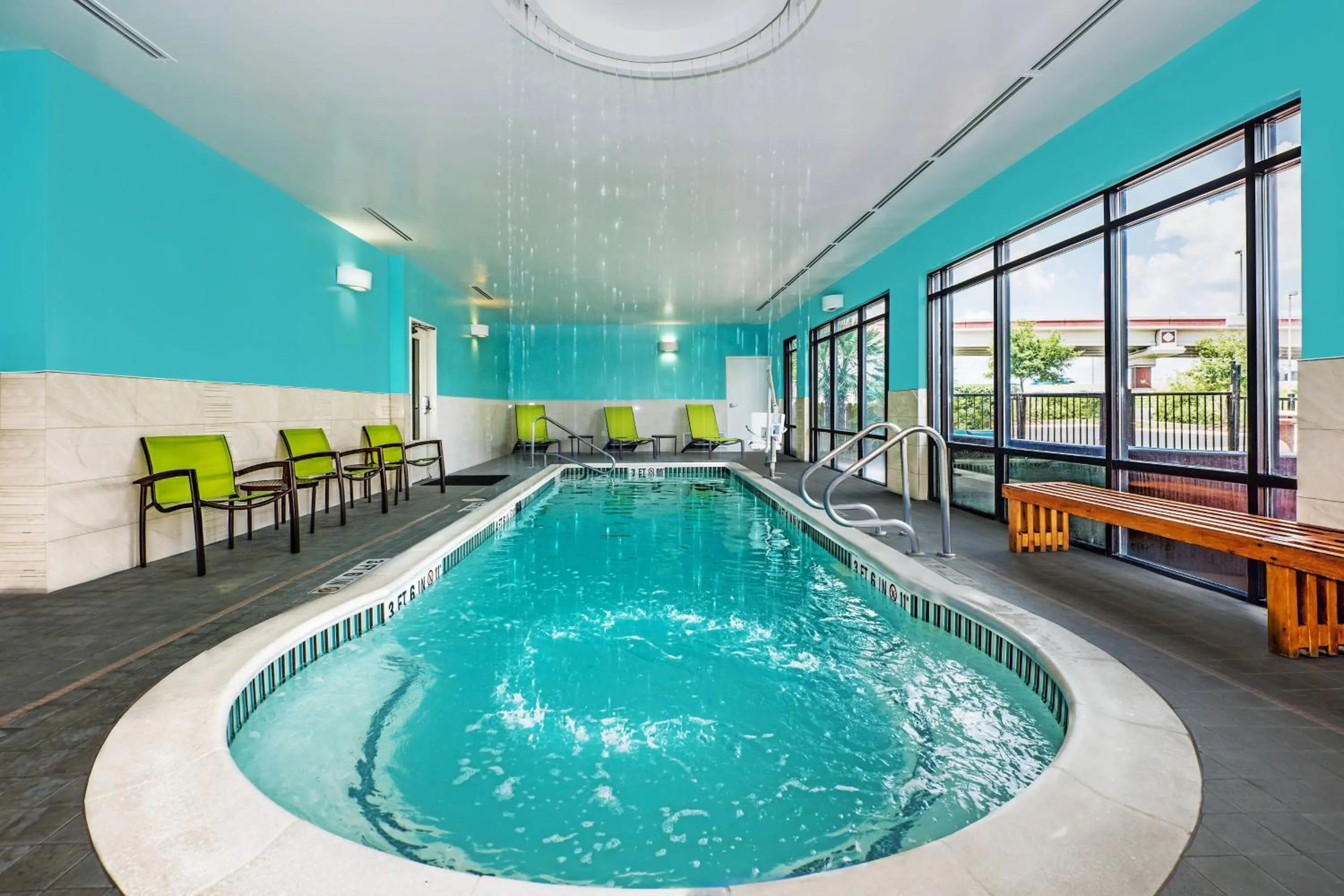 Swimming pool in SpringHill Suites by Marriott San Antonio Airport