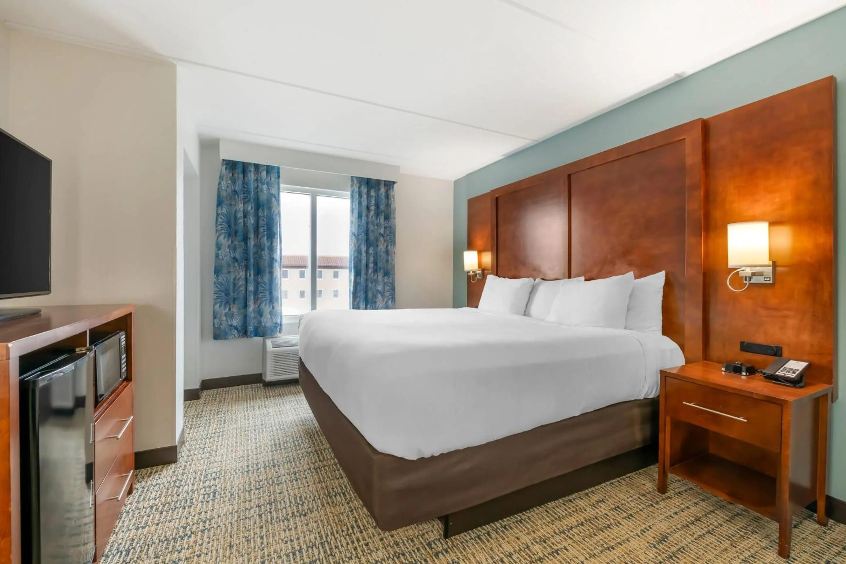 Bedroom, Bed in Surf and Sand Fernandina Beach at Amelia Island, an Ascend Collection Hotel