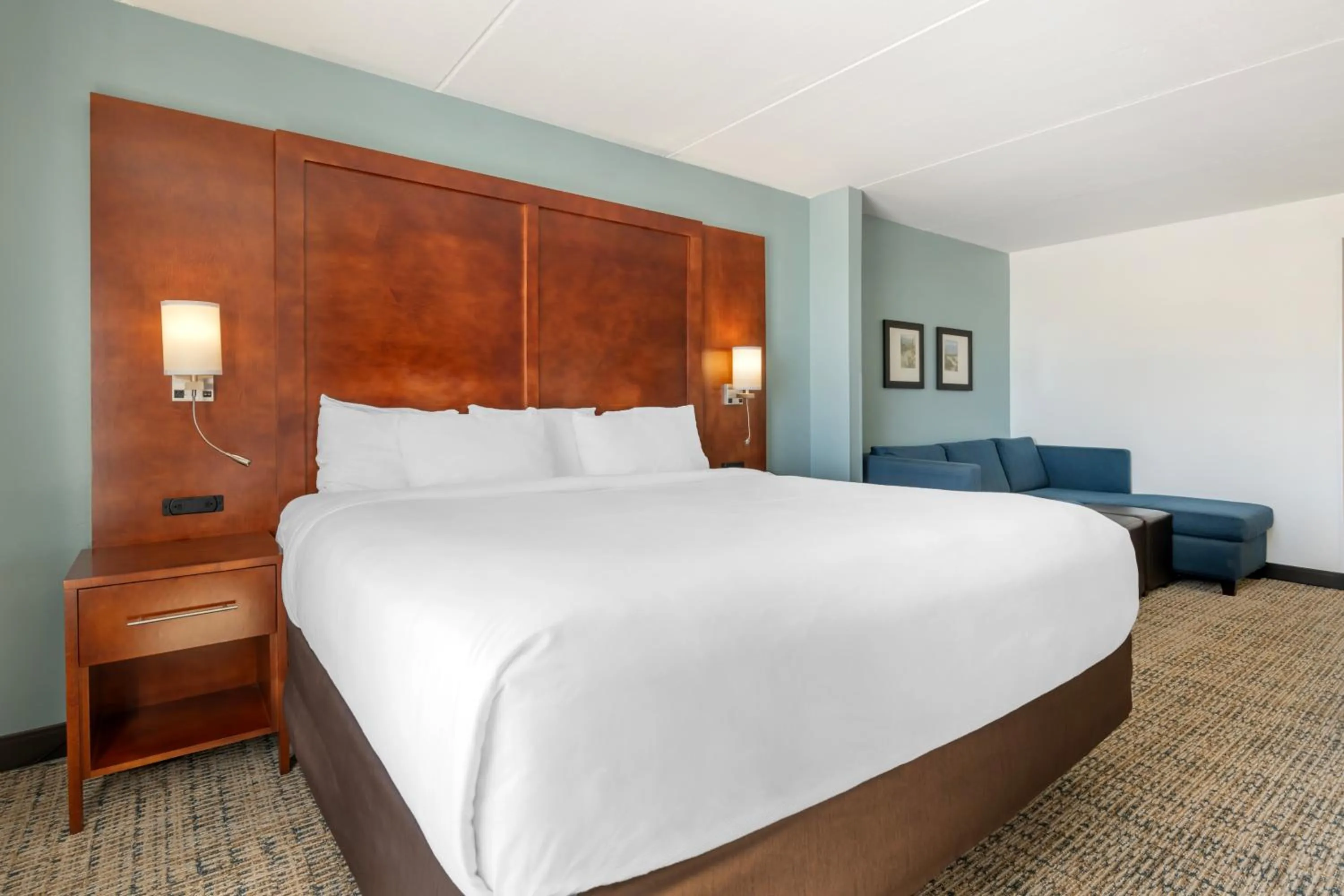 Bed in Surf and Sand Fernandina Beach at Amelia Island, an Ascend Collection Hotel