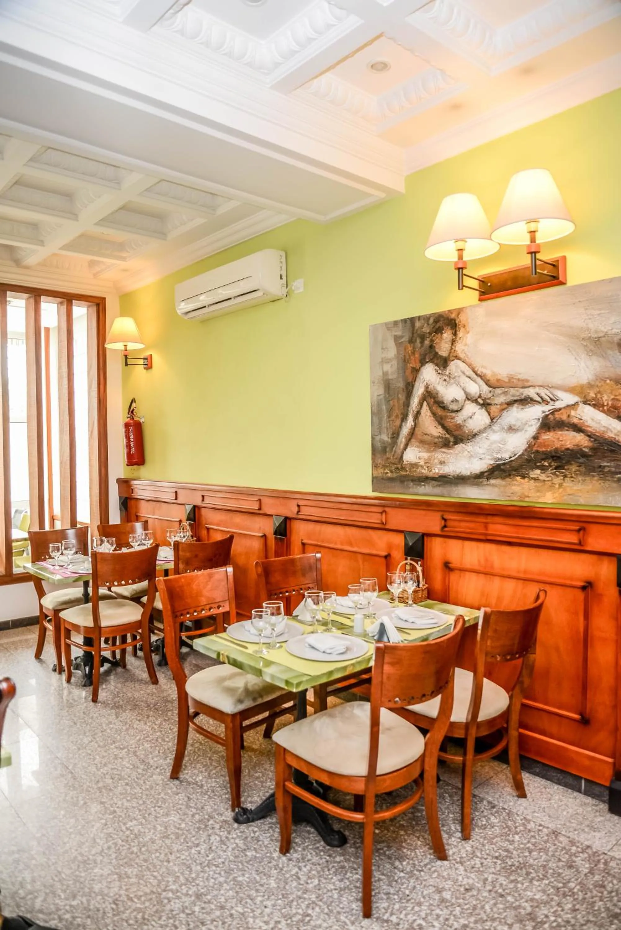 Restaurant/places to eat in Tchero Hotel