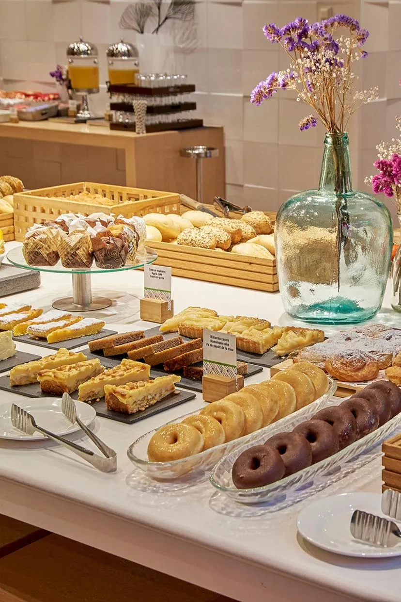 Buffet breakfast in DoubleTree by Hilton Girona