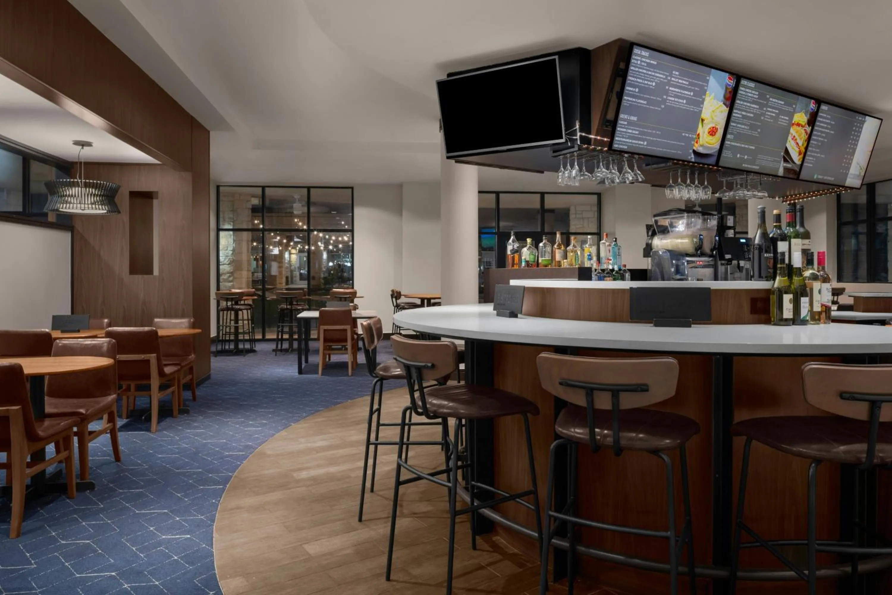 Lounge or bar in Courtyard by Marriott San Antonio Six Flags at The RIM