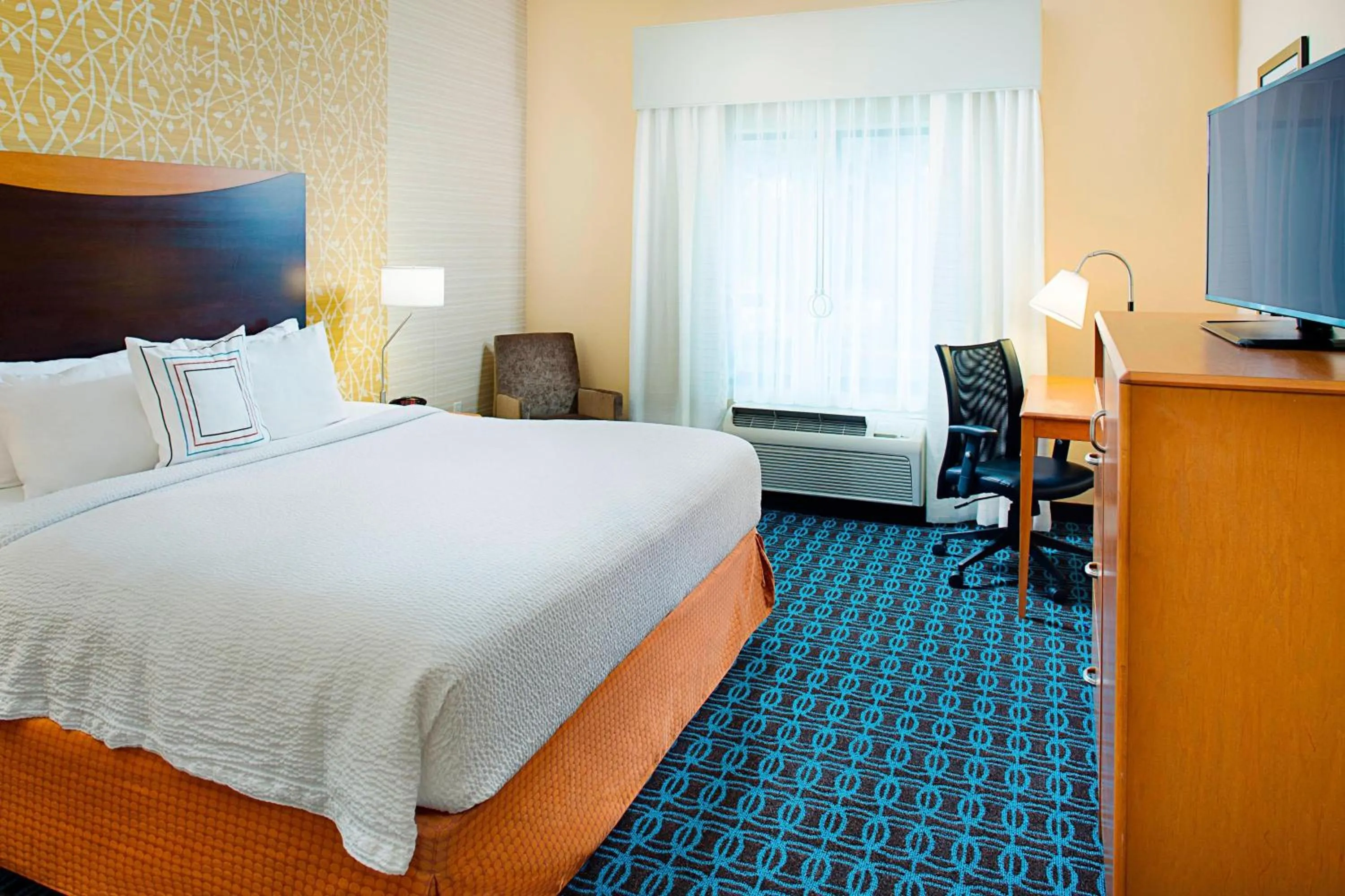Photo of the whole room, Bed in Fairfield Inn & Suites by Marriott San Antonio SeaWorld / Westover Hills