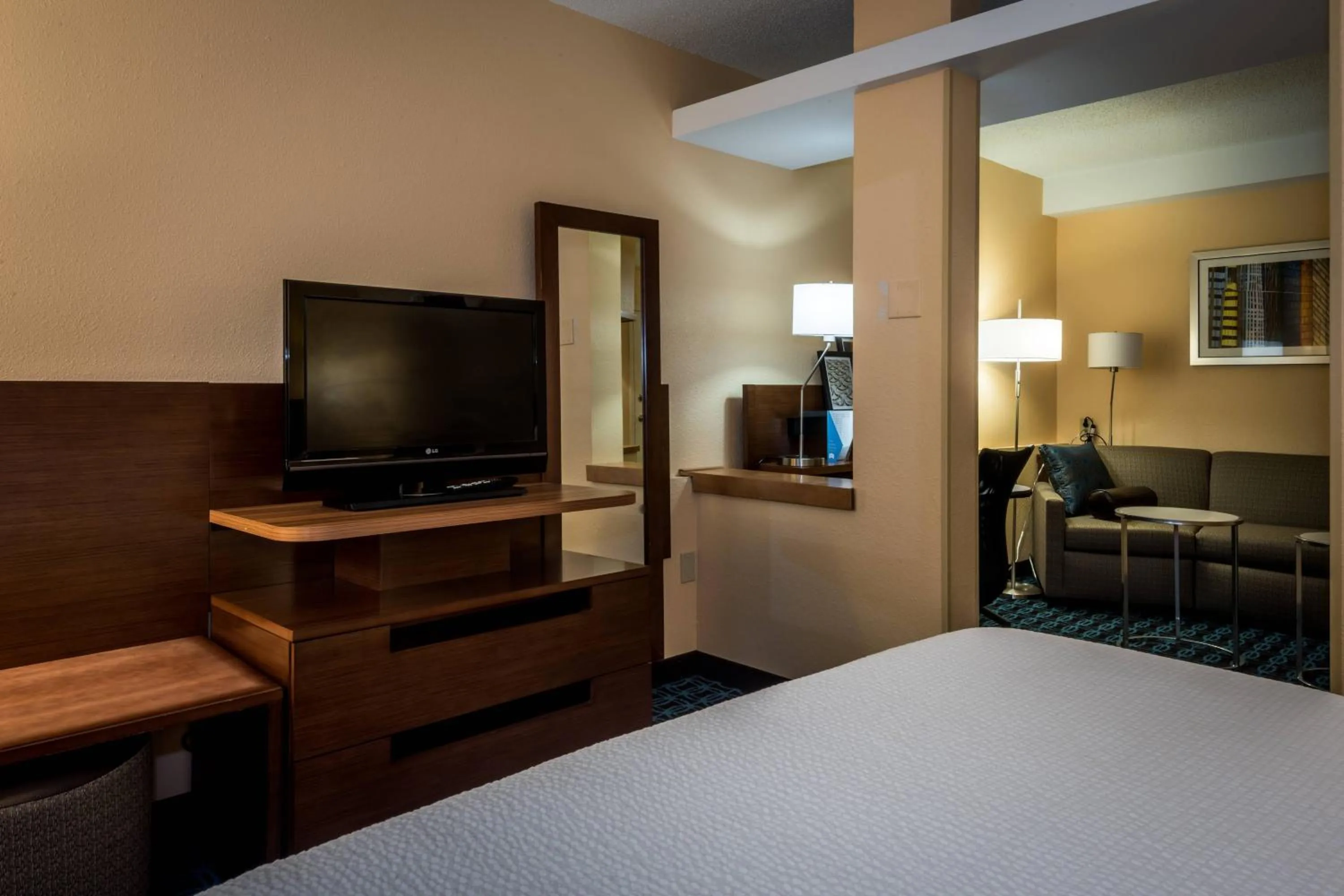 Photo of the whole room, Bed in Fairfield Inn & Suites Savannah I-95 South