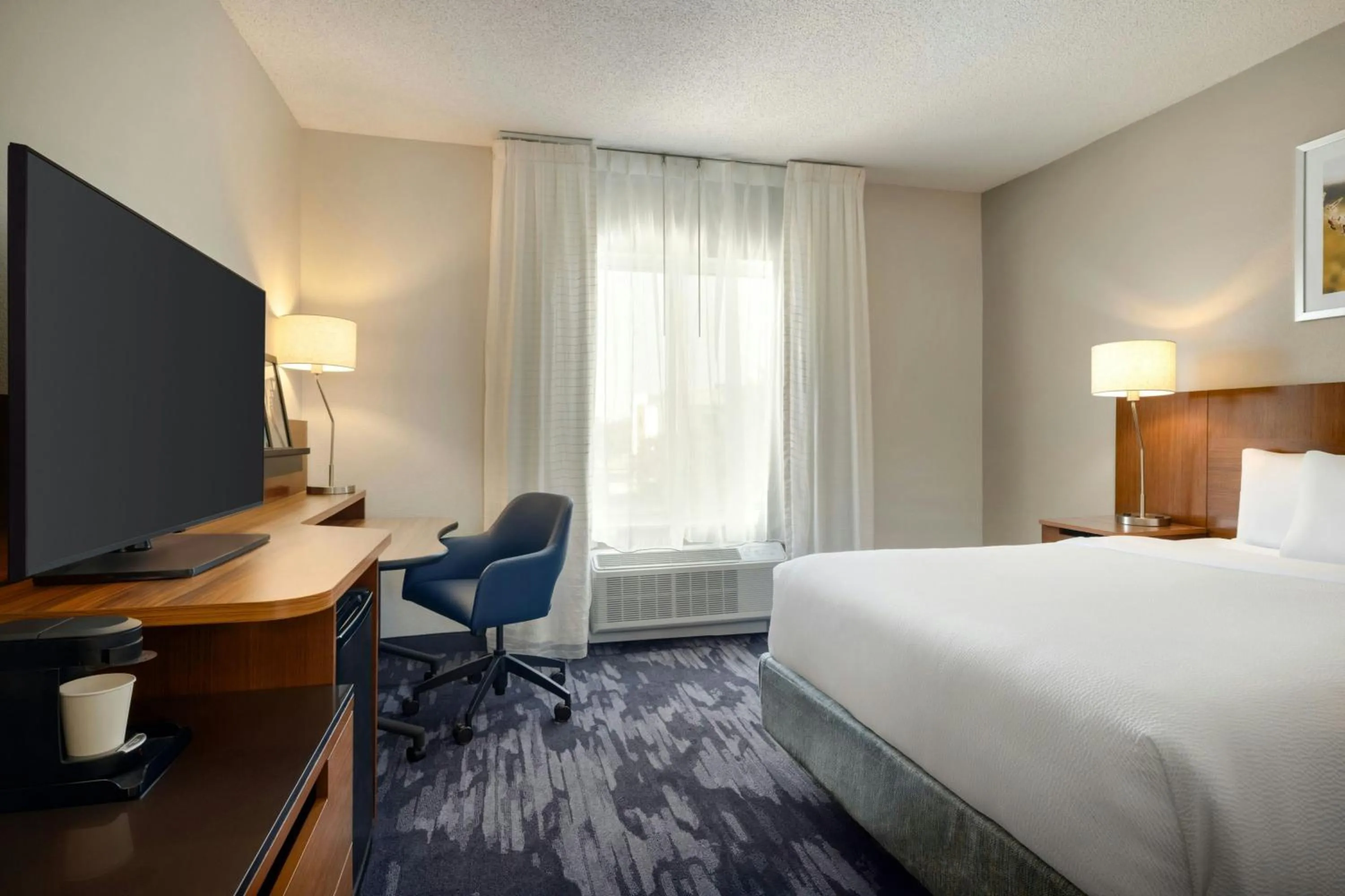 Photo of the whole room, Bed in Fairfield Inn & Suites Savannah I-95 South