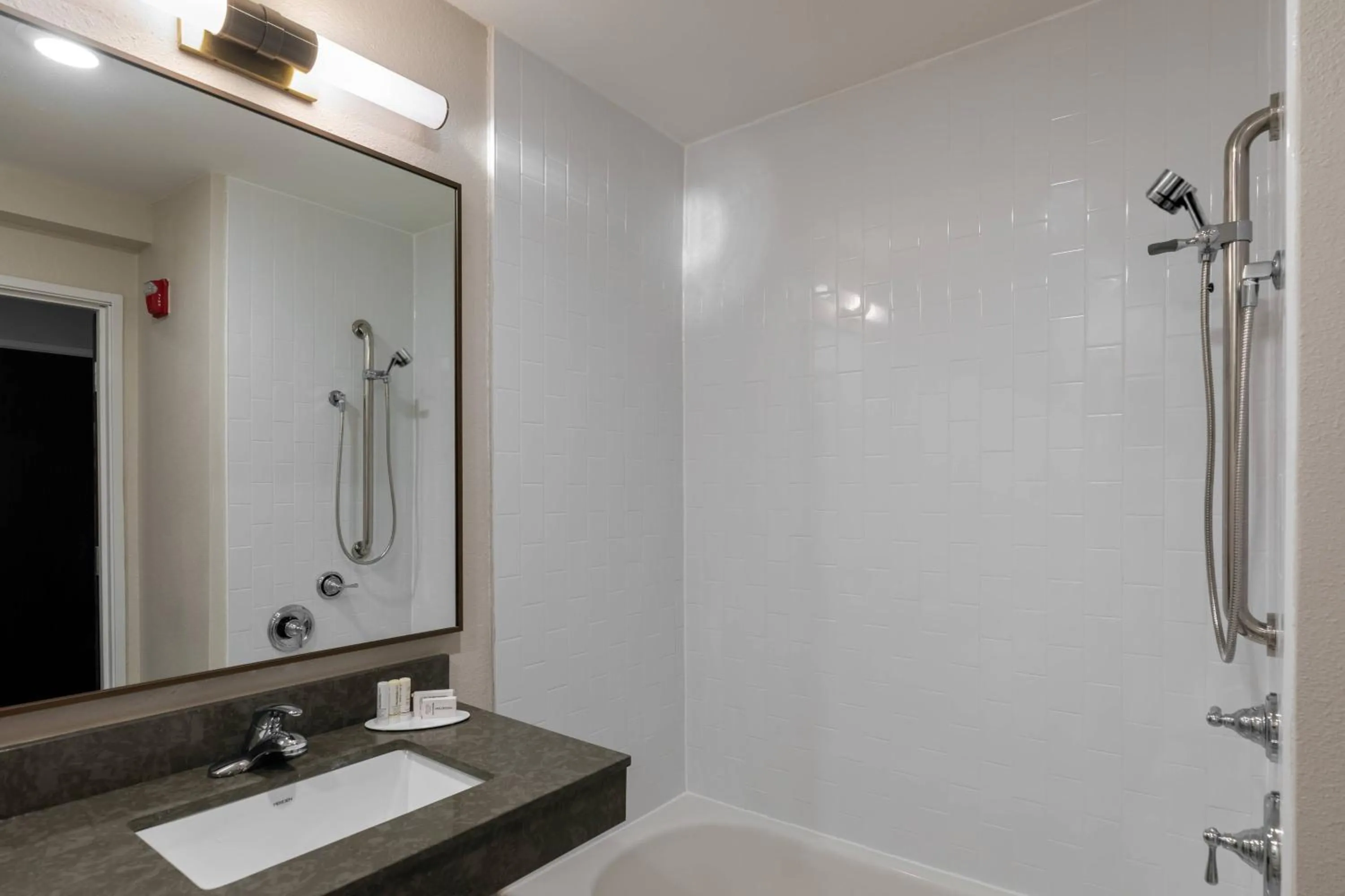 Bathroom in Fairfield Inn & Suites Savannah Airport