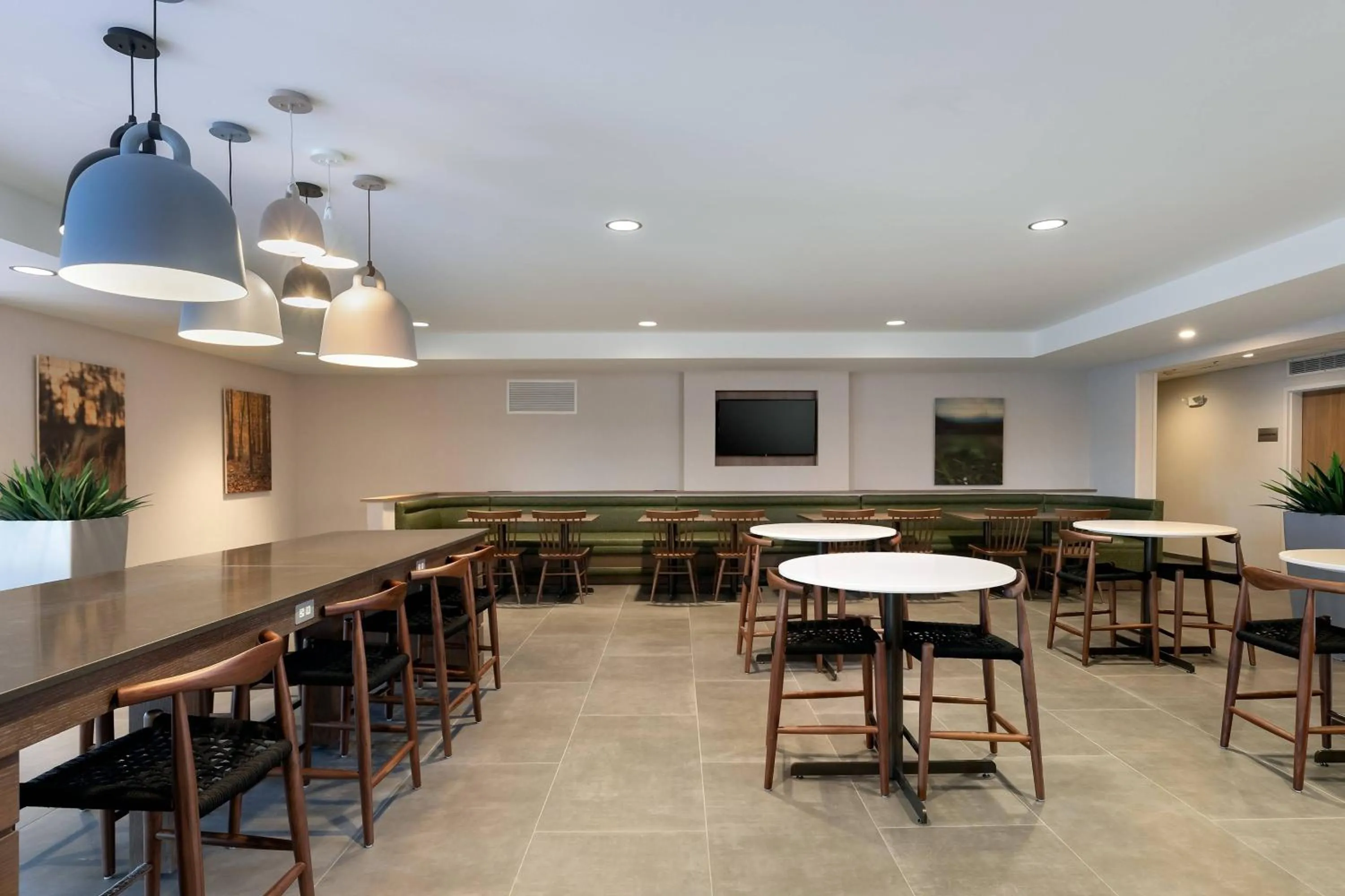 Breakfast in Fairfield Inn & Suites Savannah Airport