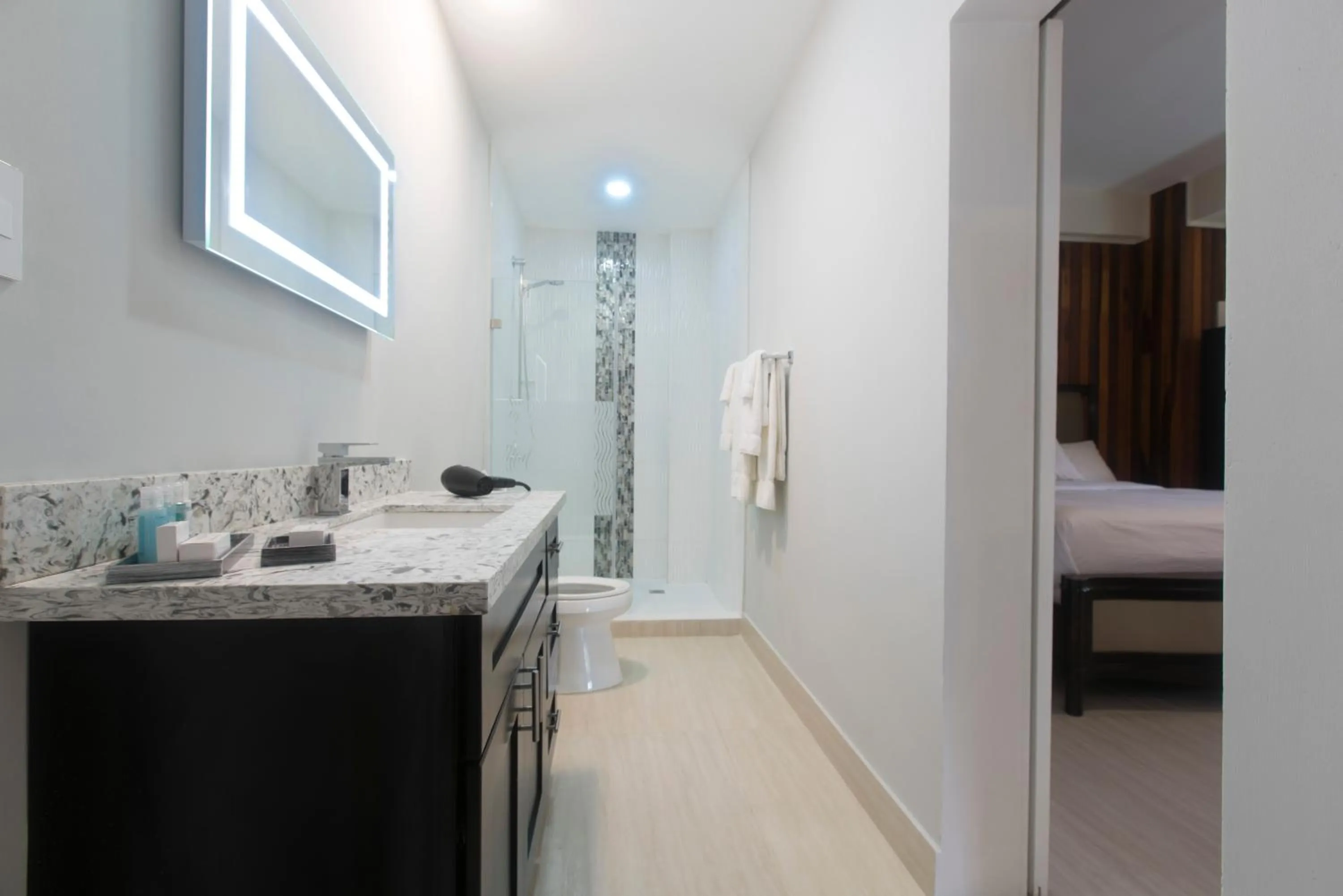 Bathroom, Bed in King's Hotel & Residences