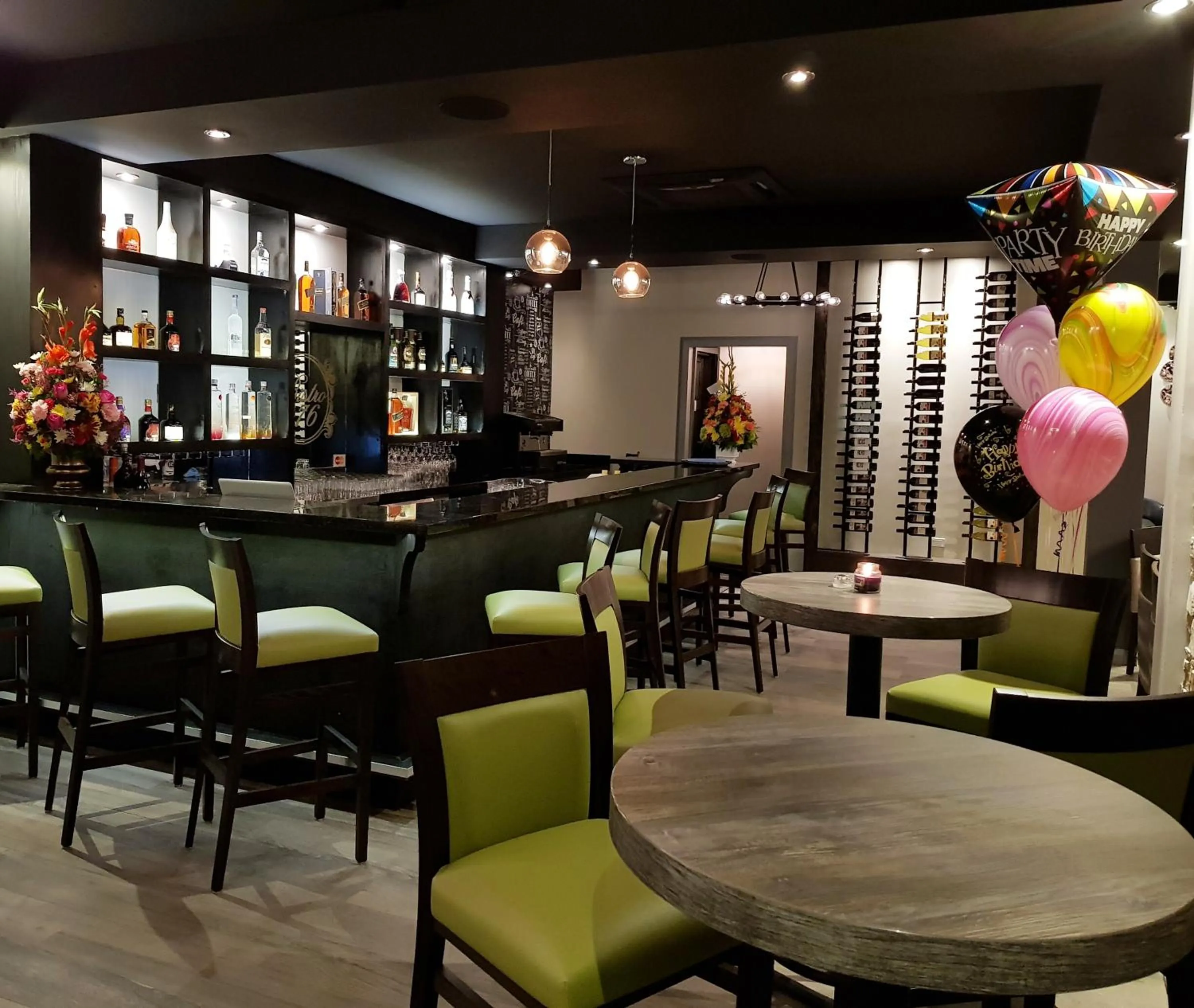 Restaurant/places to eat in King's Hotel & Residences