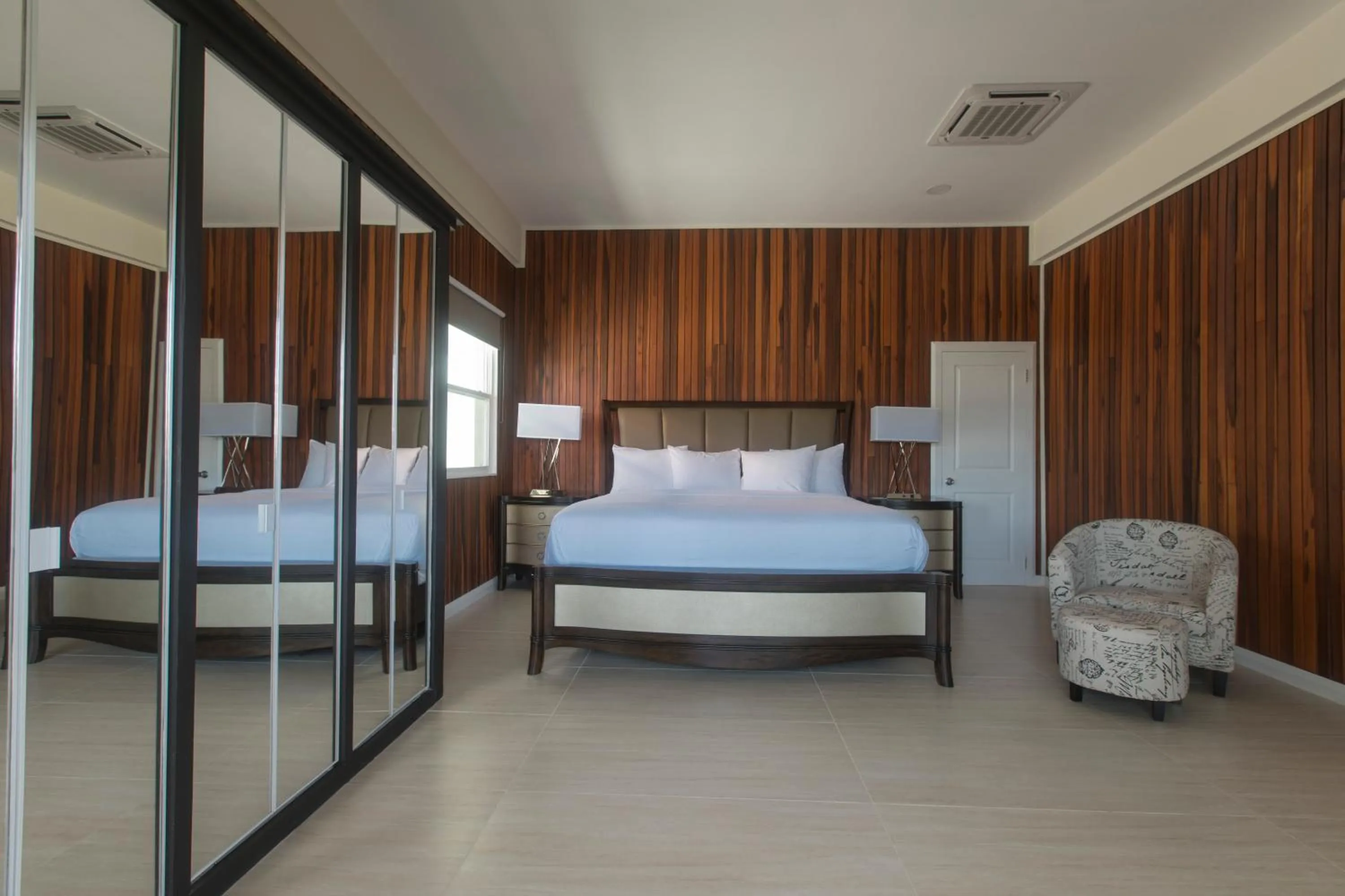 Bed in King's Hotel & Residences