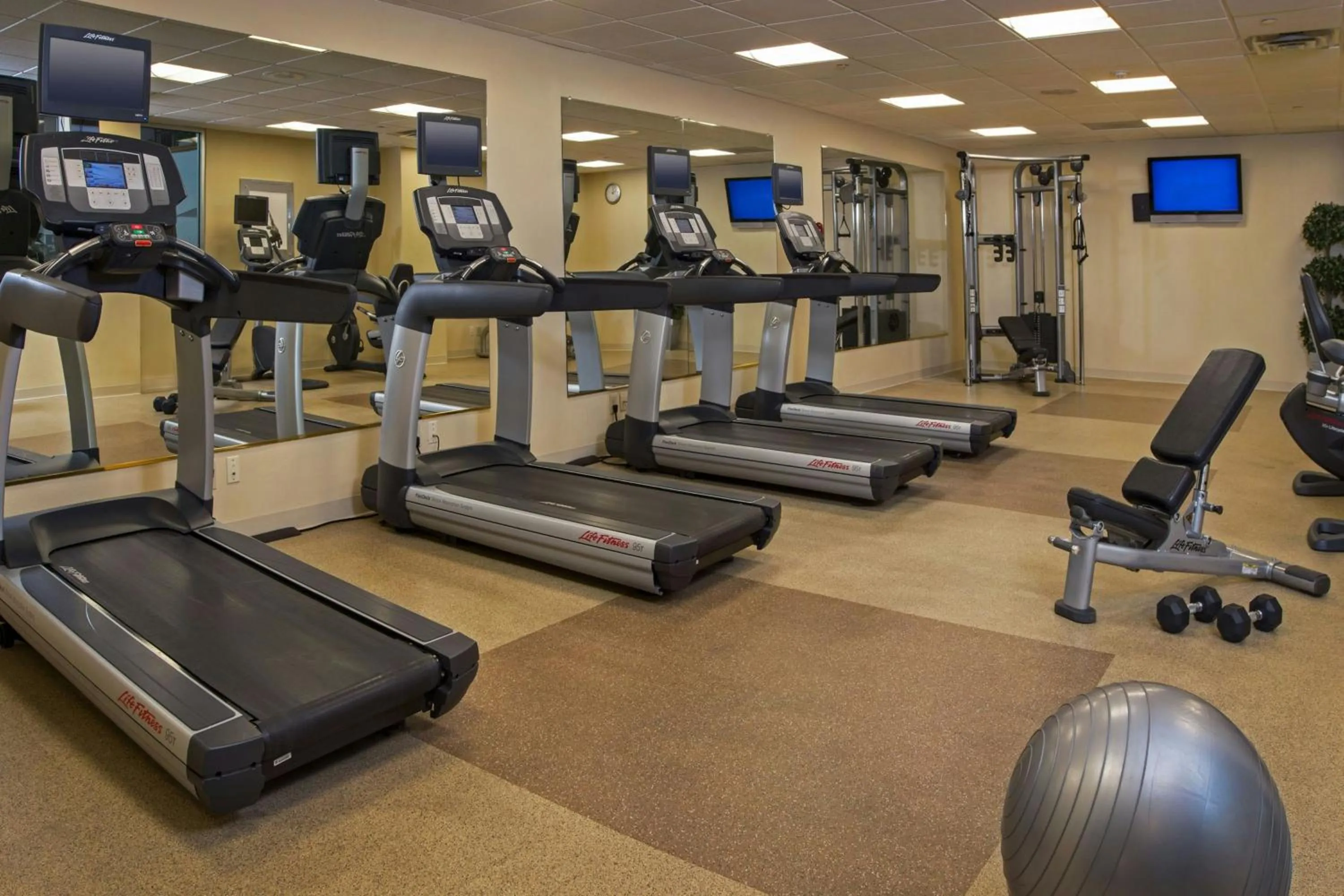 Fitness centre/facilities in Marriott Savannah Riverfront