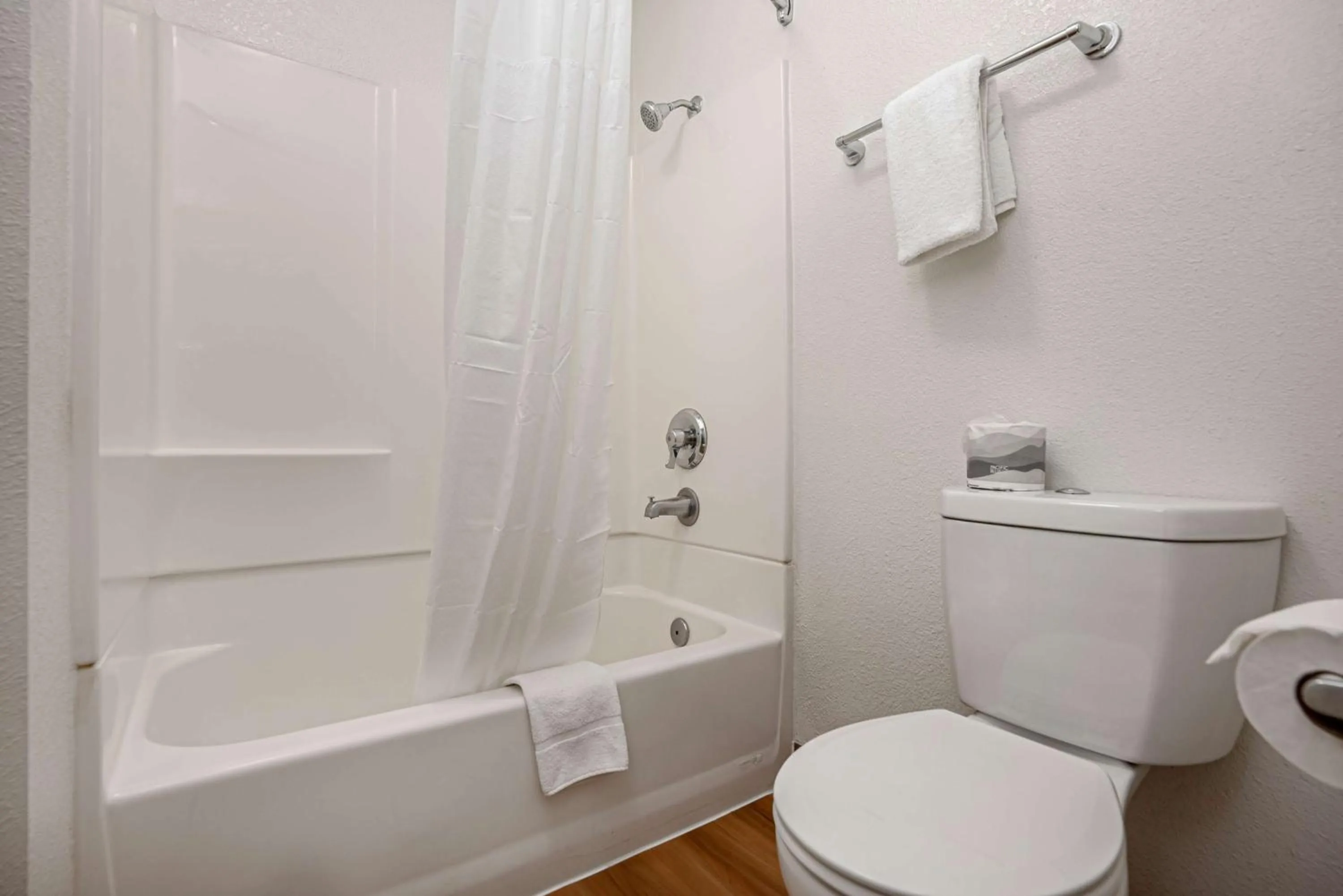 Bathroom in Motel 6-Temecula, CA - Historic Old Town