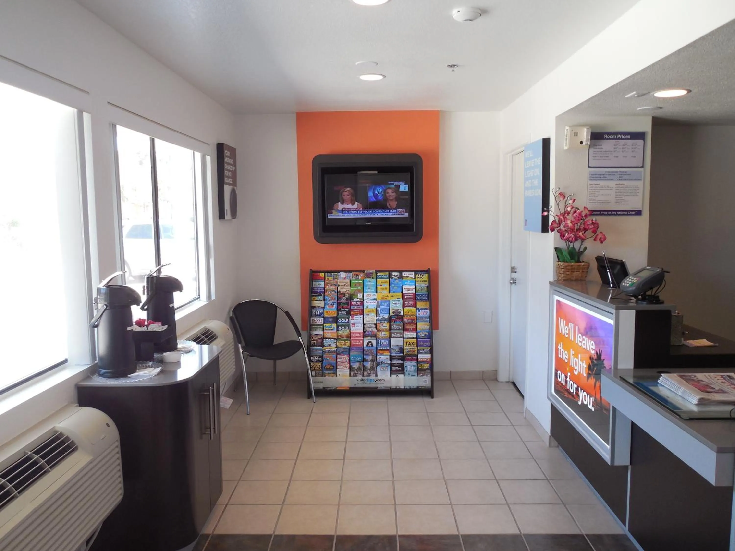 Lobby or reception in Motel 6-Temecula, CA - Historic Old Town