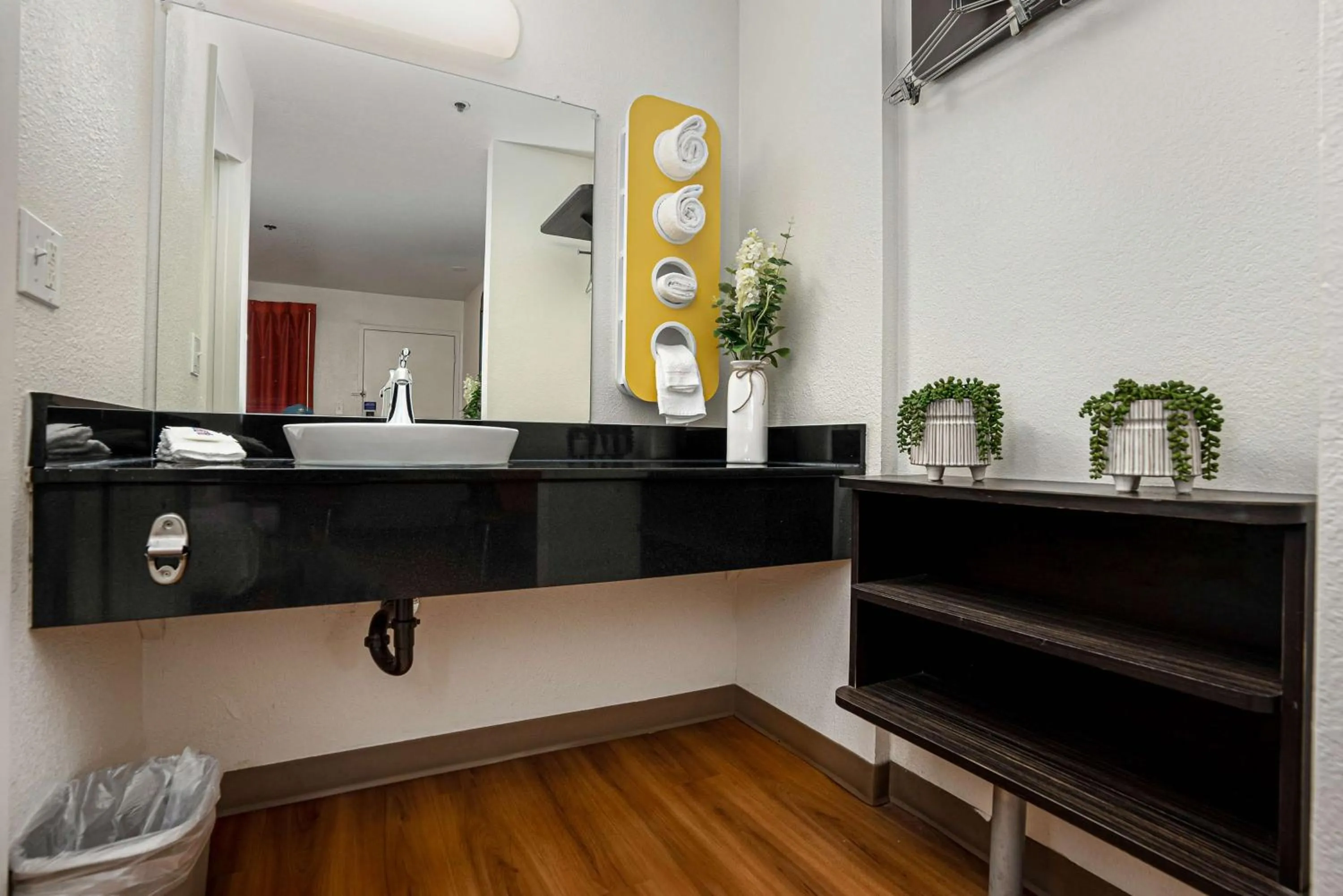 Bedroom in Motel 6-Temecula, CA - Historic Old Town