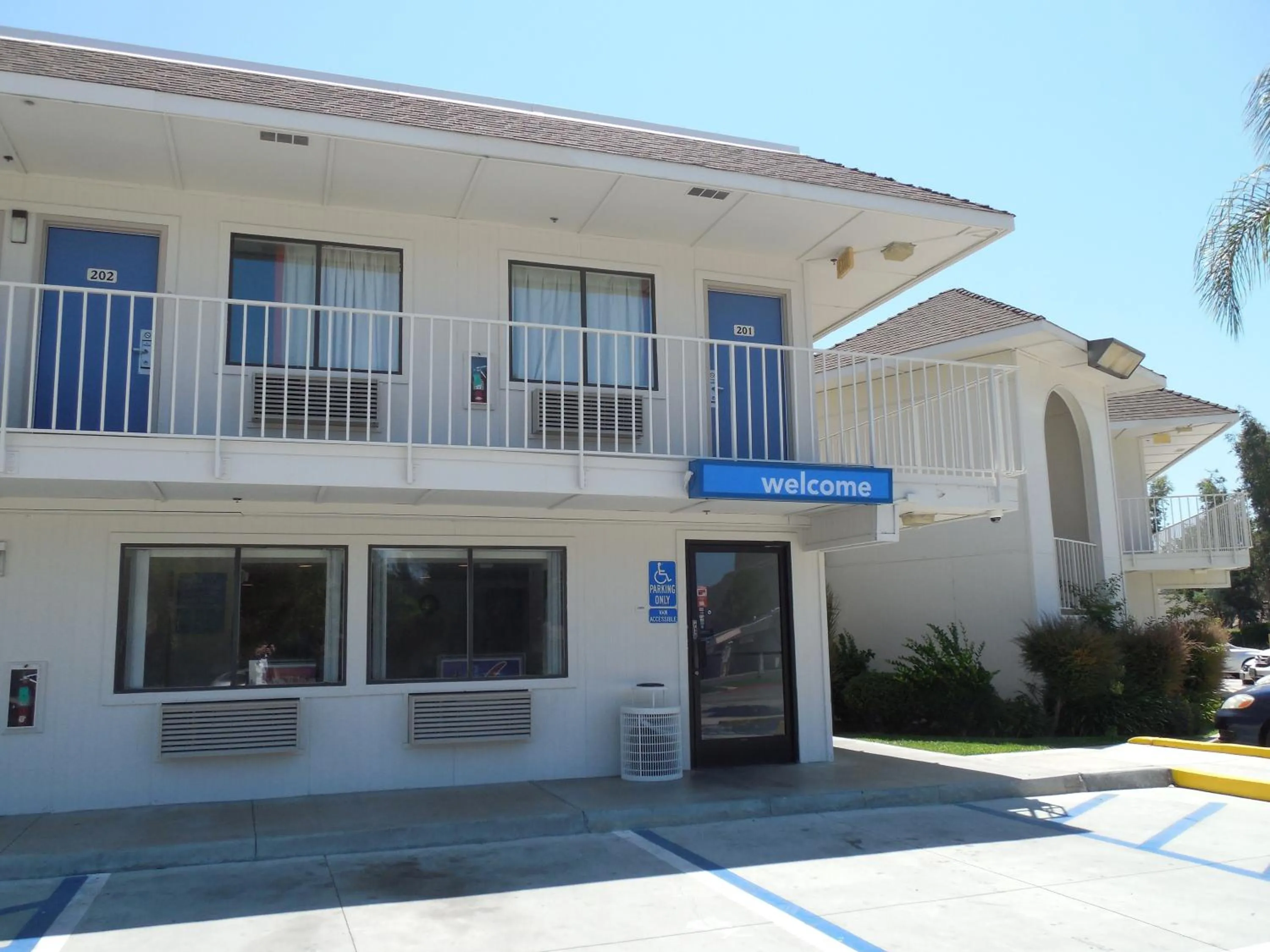 Facade/entrance in Motel 6-Temecula, CA - Historic Old Town