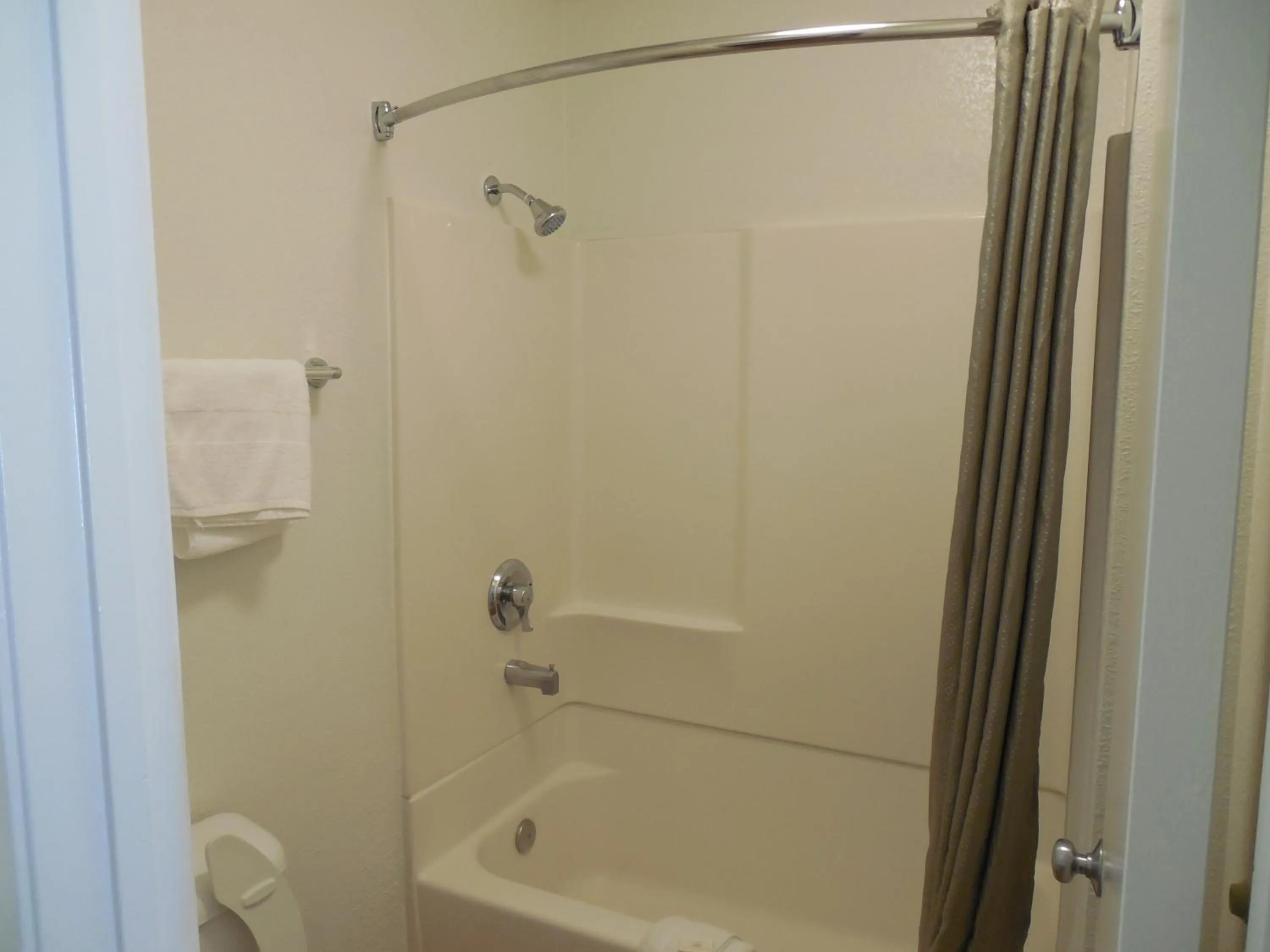 Bathroom in Motel 6-Temecula, CA - Historic Old Town