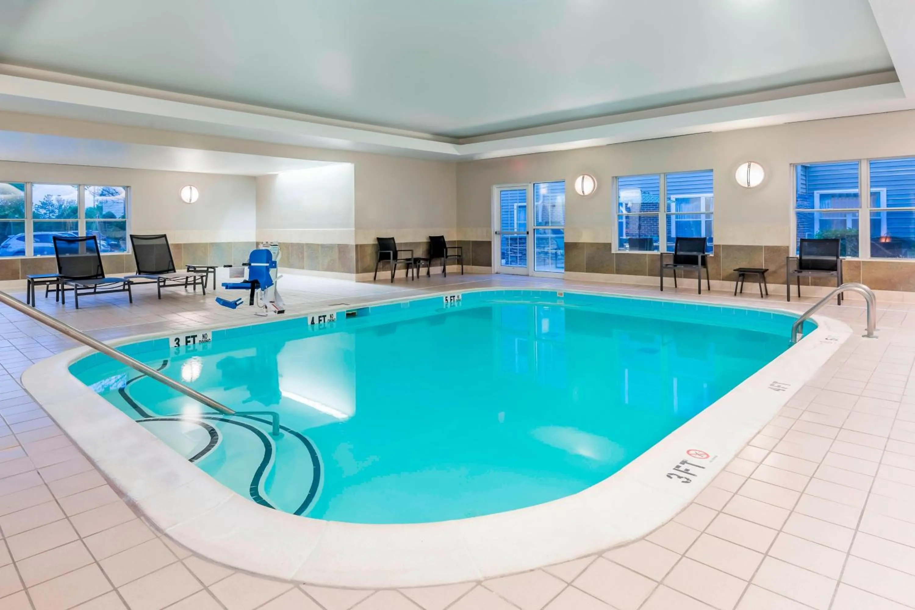Swimming pool in Residence Inn Savannah Midtown