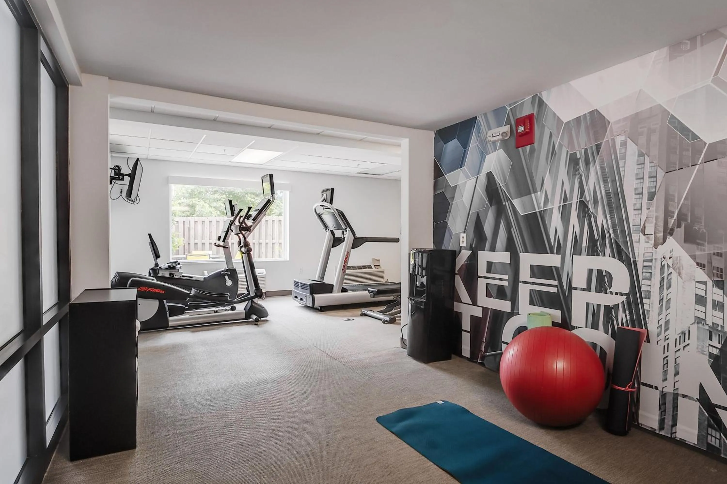 Fitness centre/facilities in Country Inn & Suites by Radisson, Savannah Southside